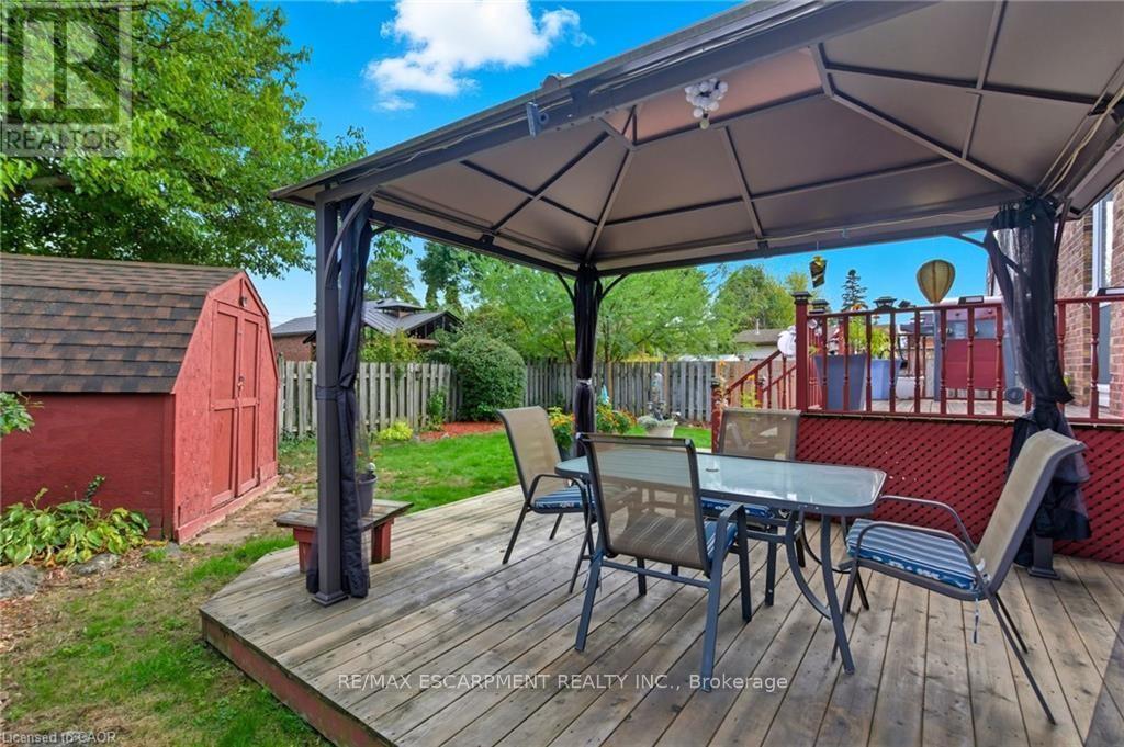 91 East 42Nd Street, Hamilton, ON - Outdoor With Deck Patio Veranda With Exterior