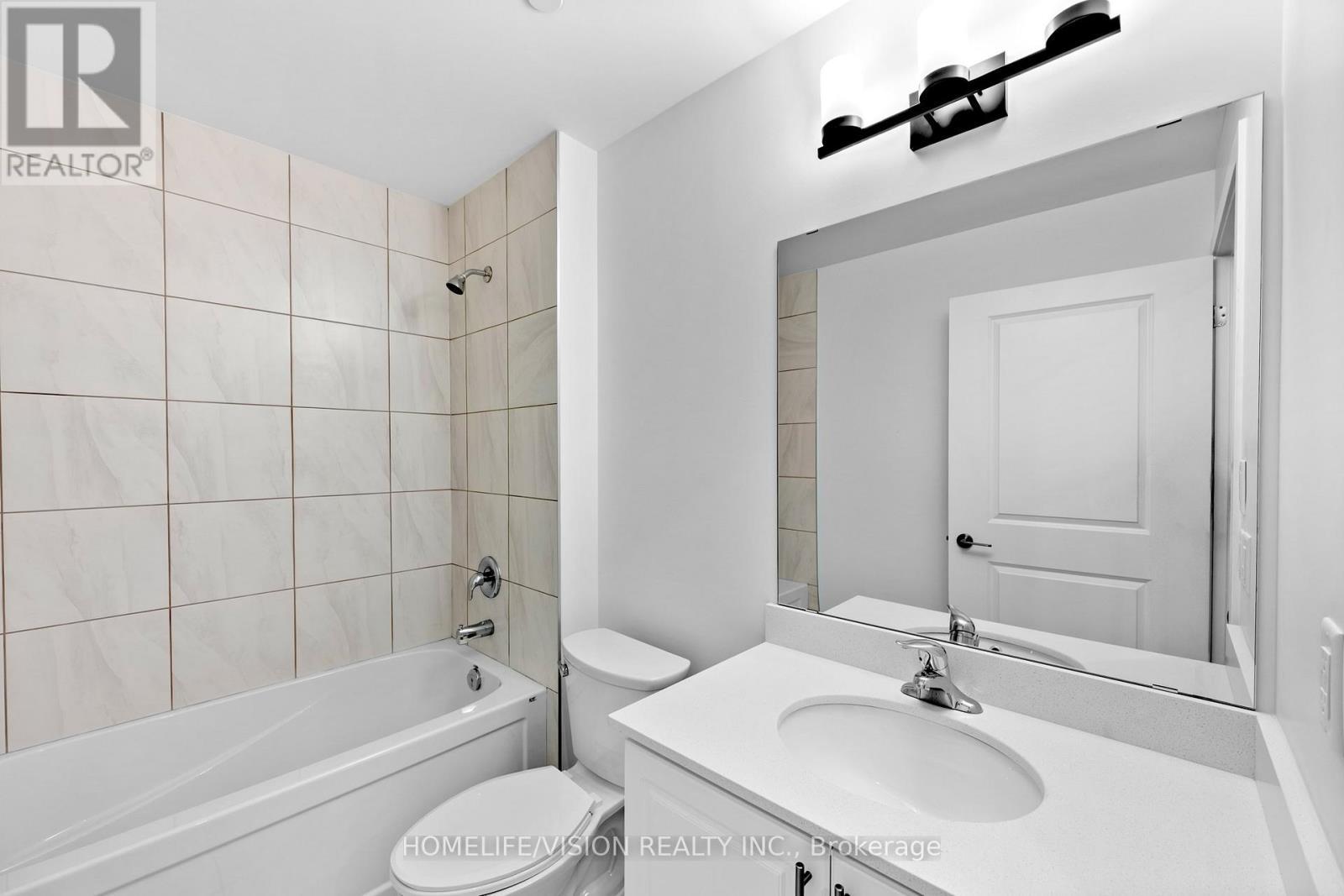 202 - 461 Green Road, Hamilton, ON - Indoor Photo Showing Bathroom