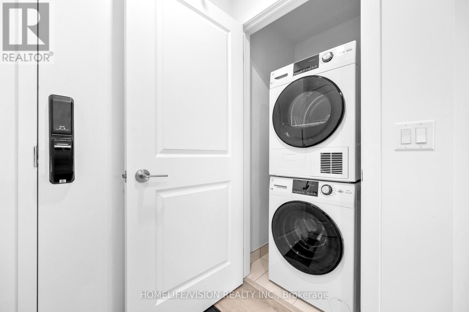 202 - 461 Green Road, Hamilton, ON - Indoor Photo Showing Laundry Room