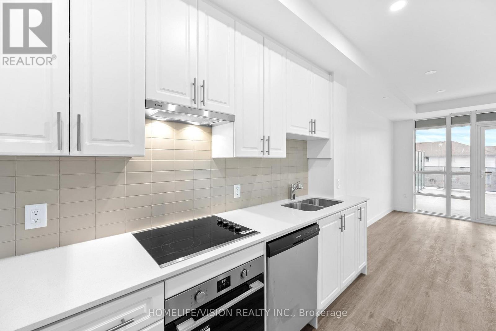 202 - 461 Green Road, Hamilton, ON - Indoor Photo Showing Kitchen With Double Sink With Upgraded Kitchen