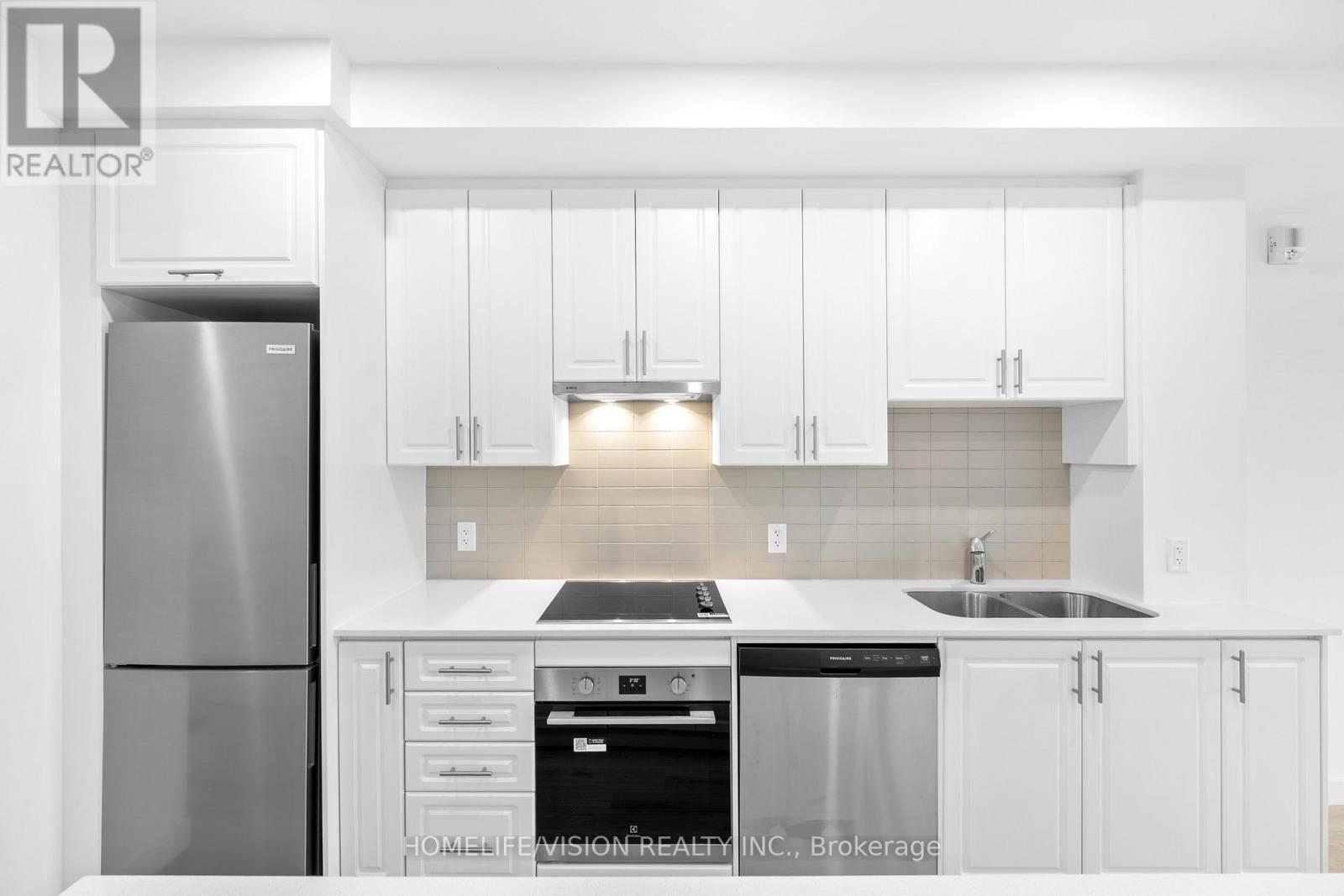 202 - 461 Green Road, Hamilton, ON - Indoor Photo Showing Kitchen With Double Sink With Upgraded Kitchen