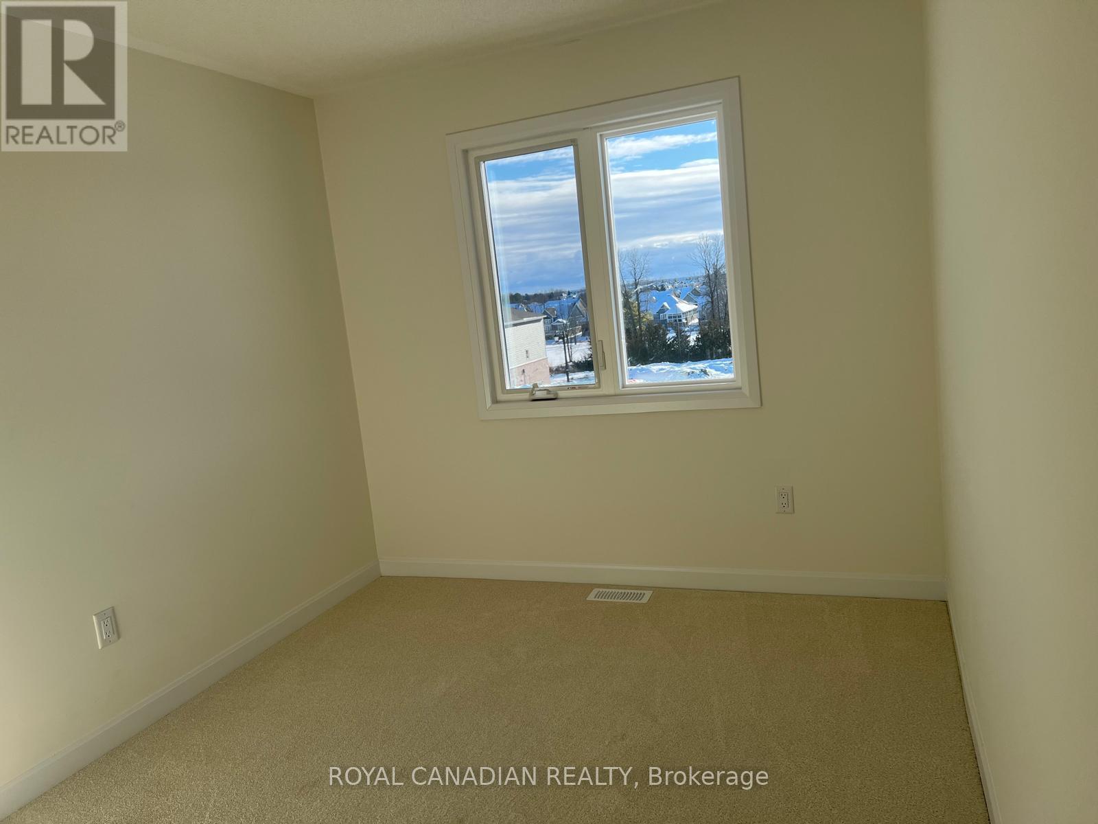 85 Royal Oak Crescent, Loyalist, ON - Indoor Photo Showing Other Room