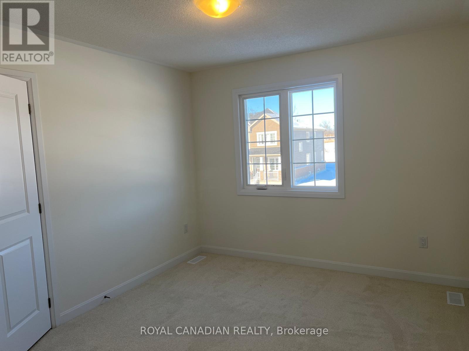 85 Royal Oak Crescent, Loyalist, ON - Indoor Photo Showing Other Room