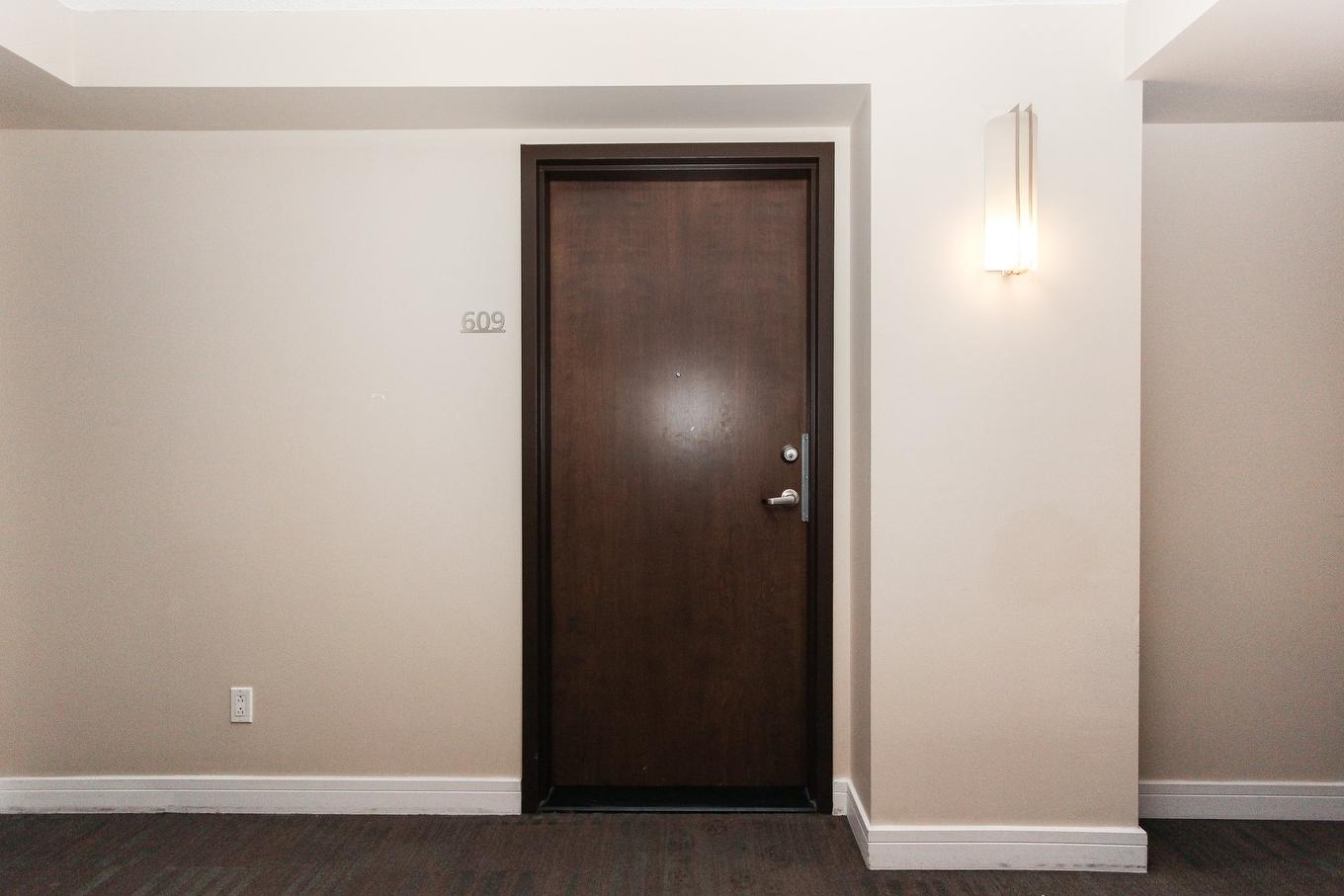 Hall d'entrée/Vestibule - 609-5445 Rue De Meudon, Montréal (Saint-Léonard), QC - Indoor Photo Showing Other Room