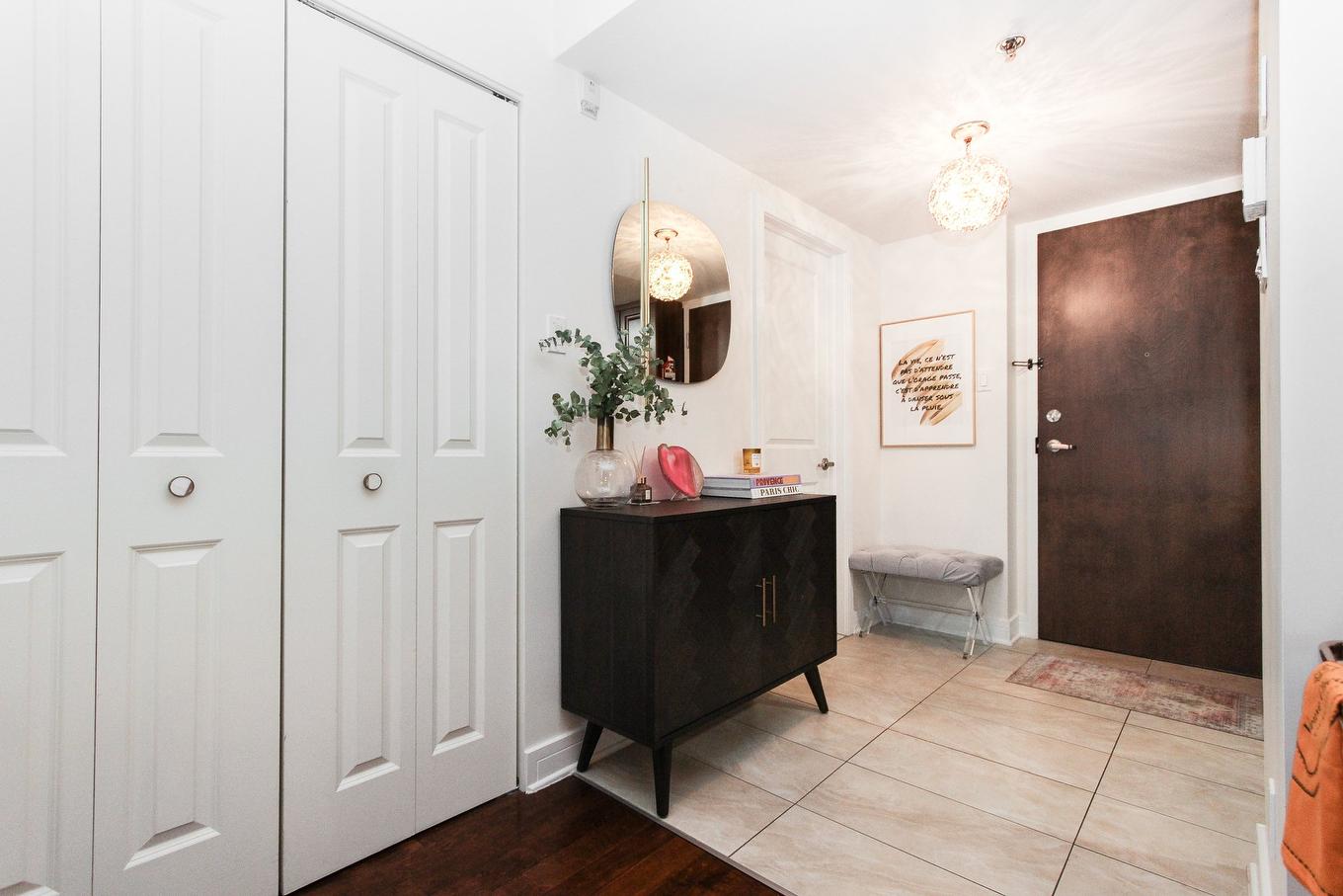 Hall d'entrée/Vestibule - 609-5445 Rue De Meudon, Montréal (Saint-Léonard), QC - Indoor Photo Showing Other Room