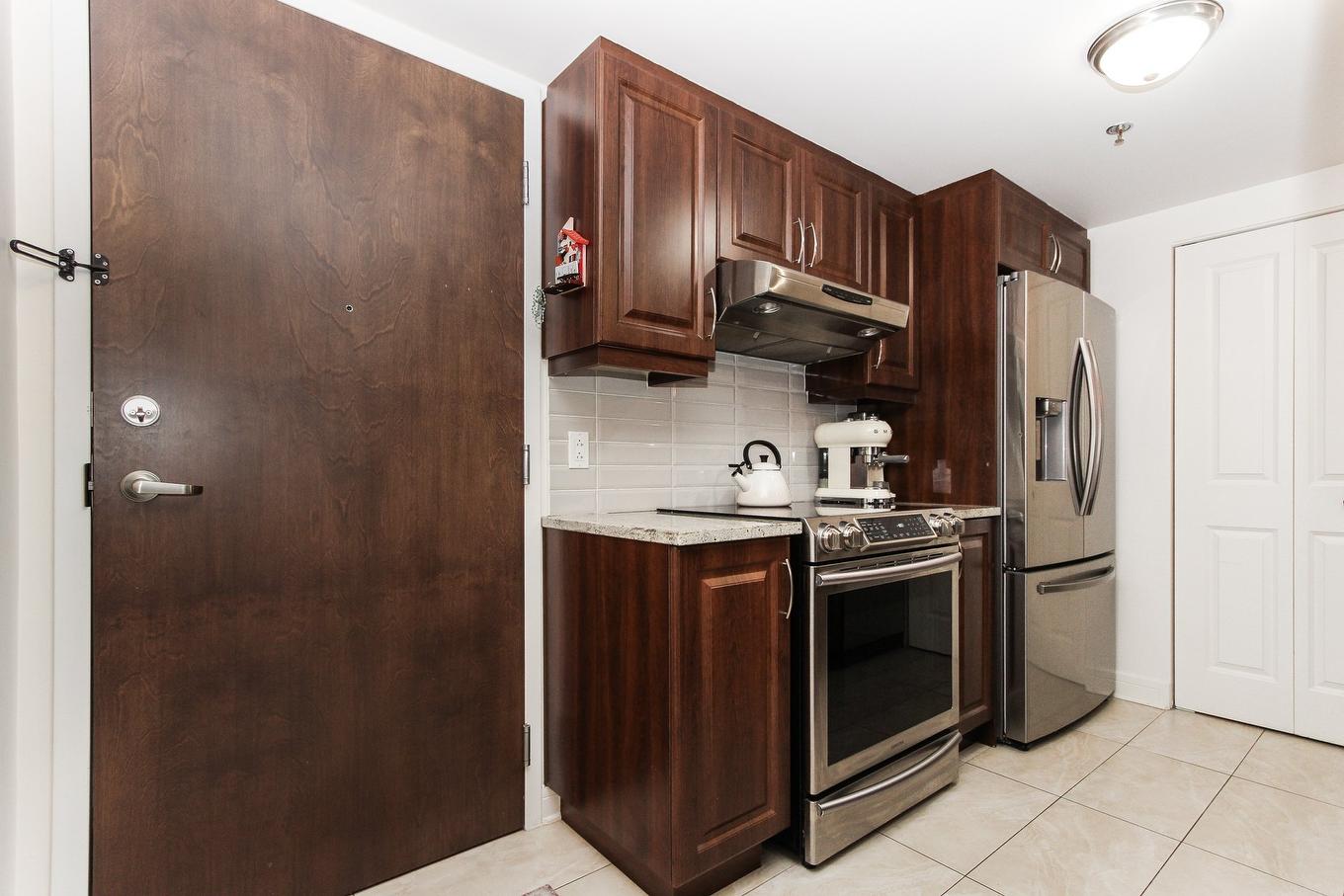 Hall d'entrée/Vestibule - 609-5445 Rue De Meudon, Montréal (Saint-Léonard), QC - Indoor Photo Showing Kitchen