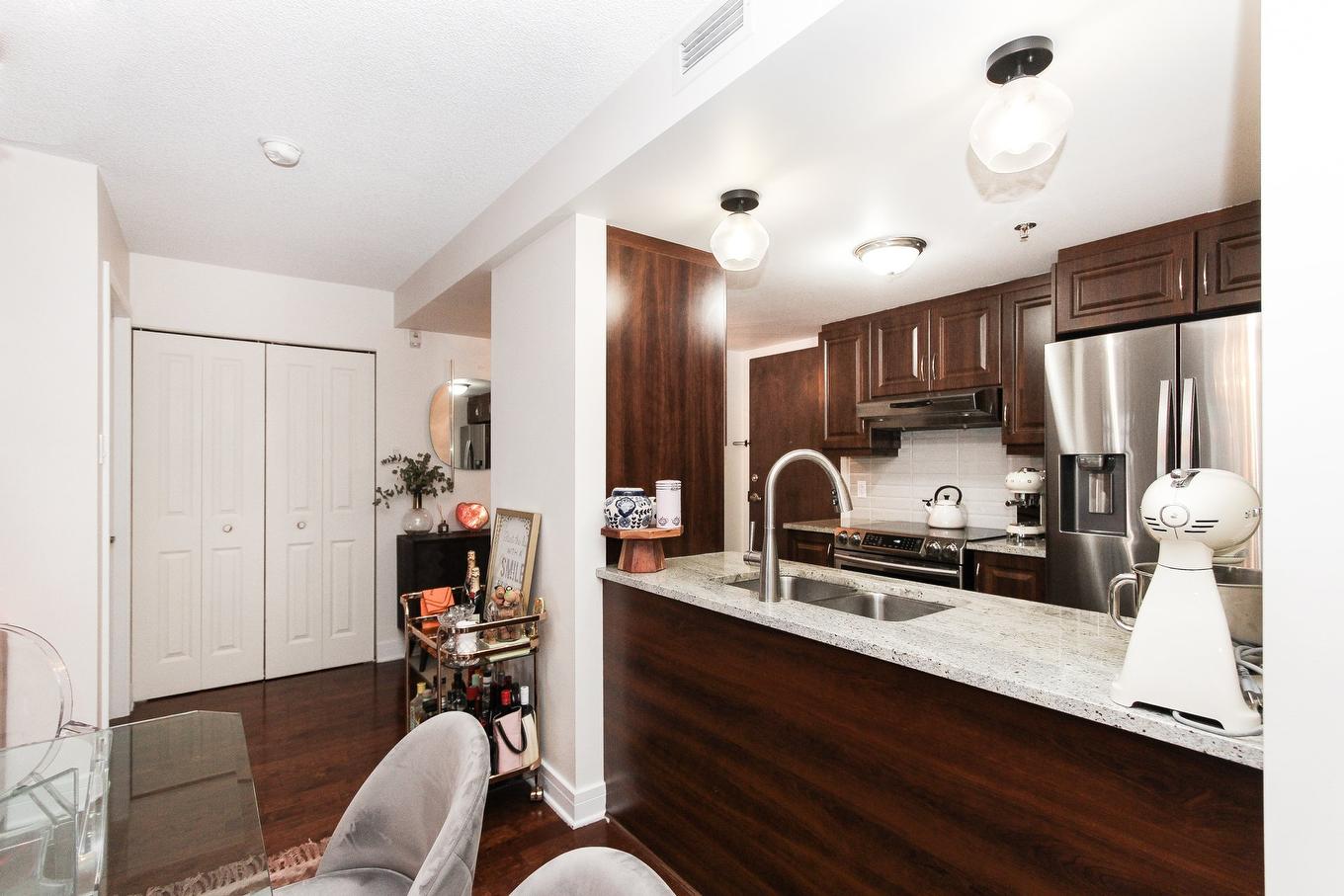 Salle à manger - 609-5445 Rue De Meudon, Montréal (Saint-Léonard), QC - Indoor Photo Showing Kitchen With Double Sink