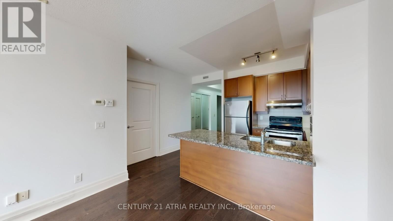 311D - 57 Upper Duke Crescent, Markham, ON - Indoor Photo Showing Kitchen