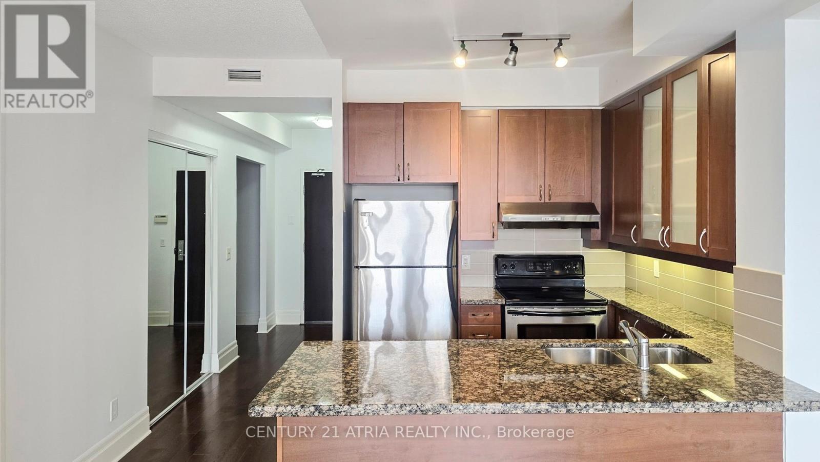 311D - 57 Upper Duke Crescent, Markham, ON - Indoor Photo Showing Kitchen With Double Sink