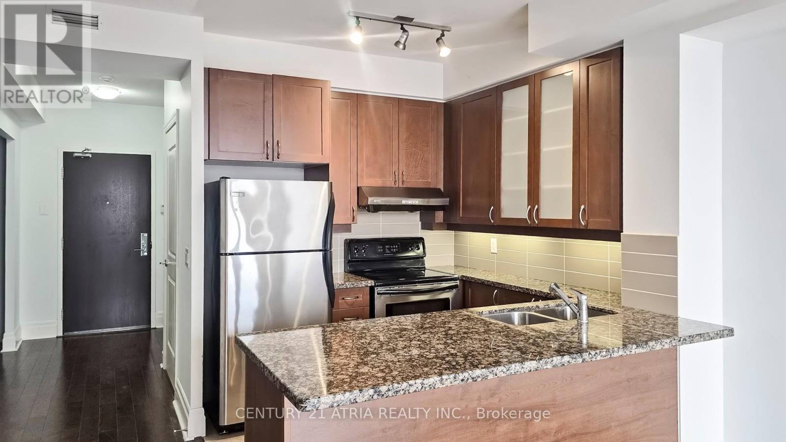 311D - 57 Upper Duke Crescent, Markham, ON - Indoor Photo Showing Kitchen With Stainless Steel Kitchen With Double Sink With Upgraded Kitchen