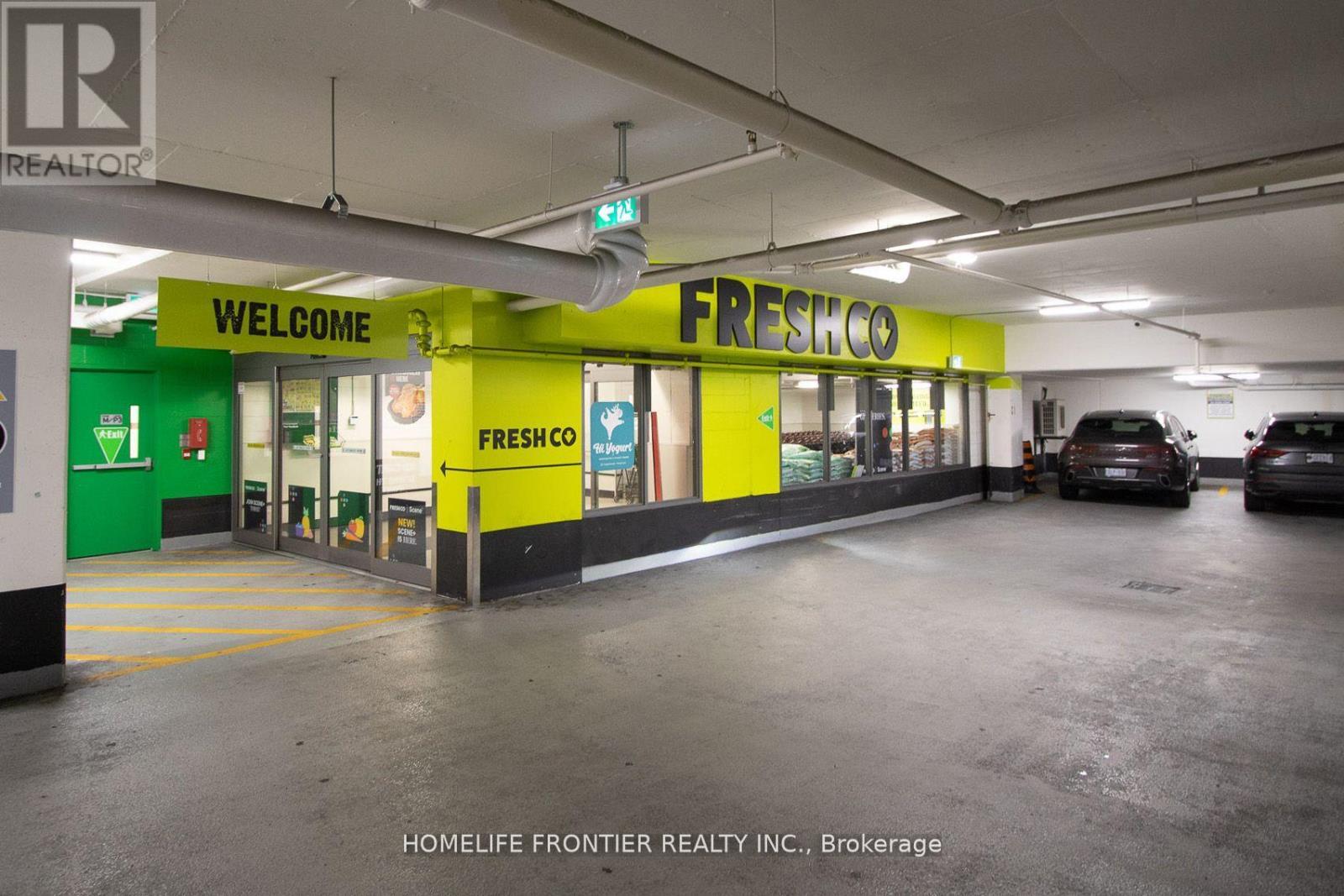 315 - 38 Forest Manor Road, Toronto, ON - Indoor Photo Showing Garage
