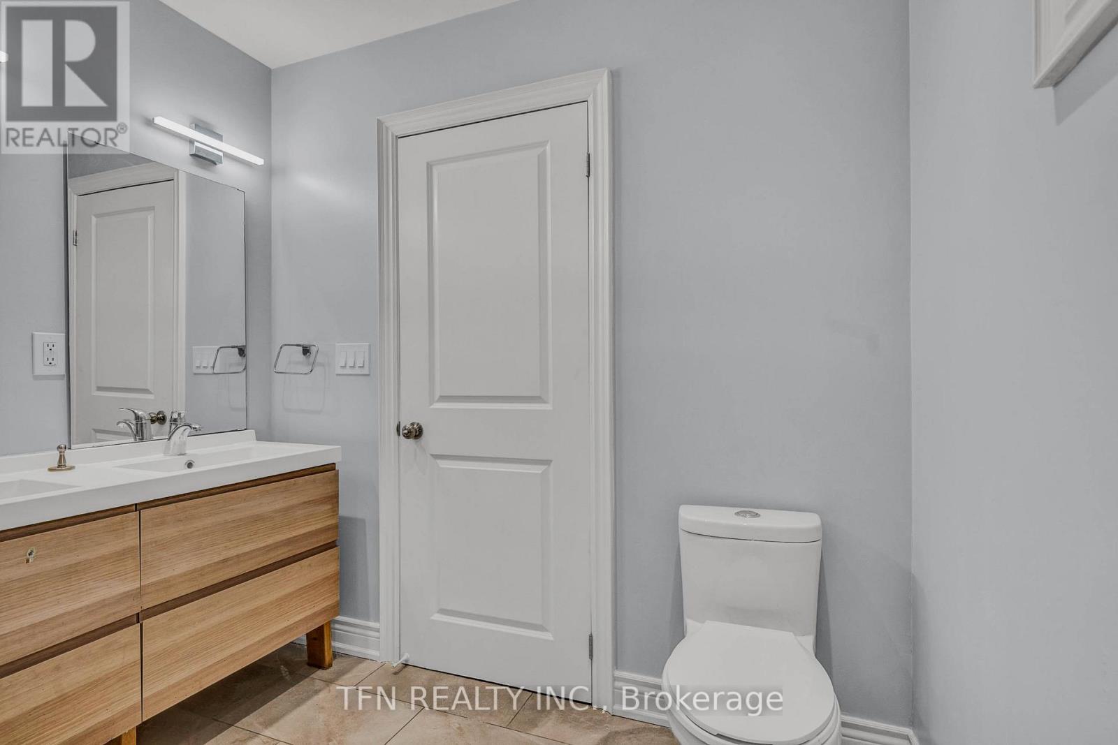 986 Robinson Street, Innisfil, ON - Indoor Photo Showing Bathroom