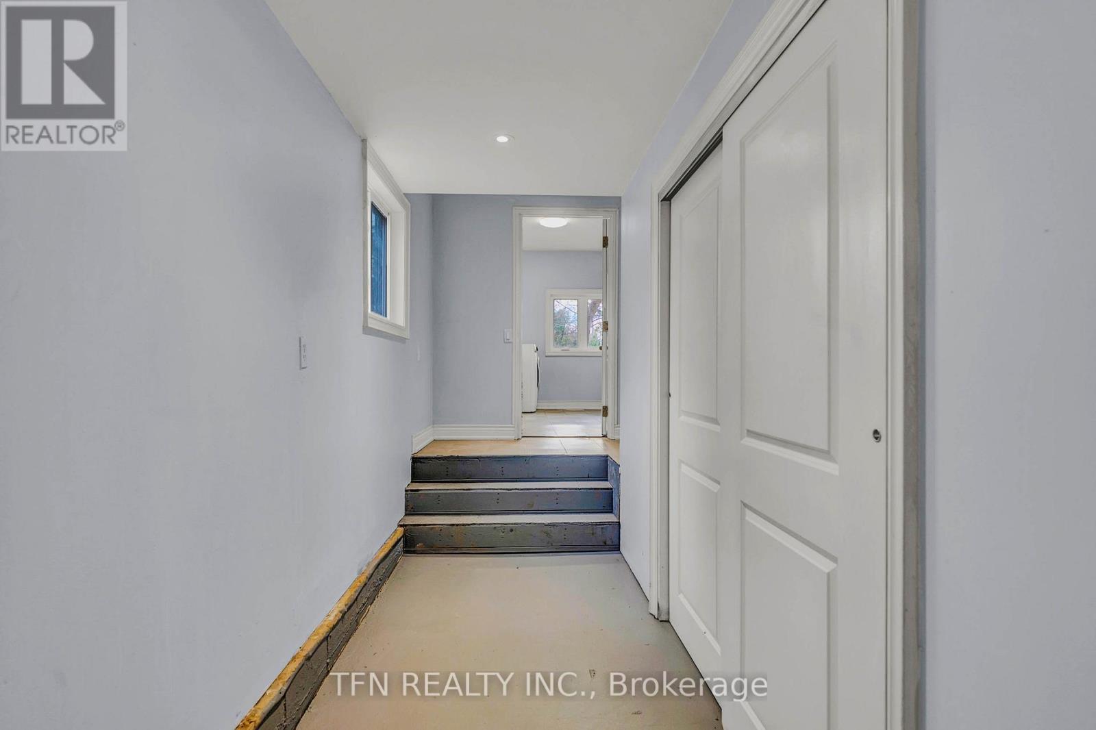 986 Robinson Street, Innisfil, ON - Indoor Photo Showing Other Room