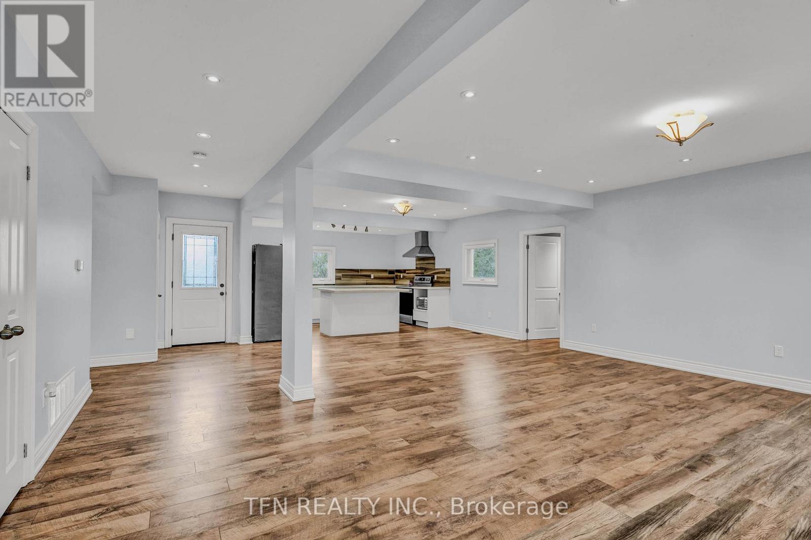 986 Robinson Street, Innisfil, ON - Indoor Photo Showing Other Room