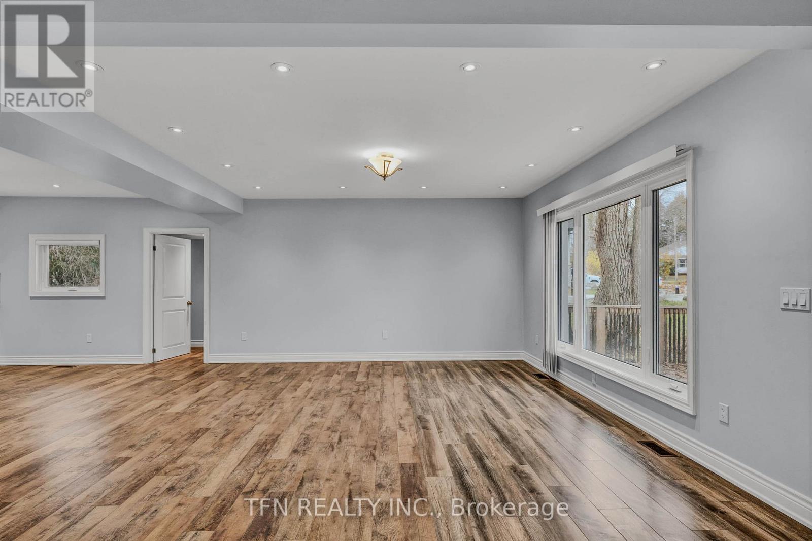 986 Robinson Street, Innisfil, ON - Indoor Photo Showing Other Room