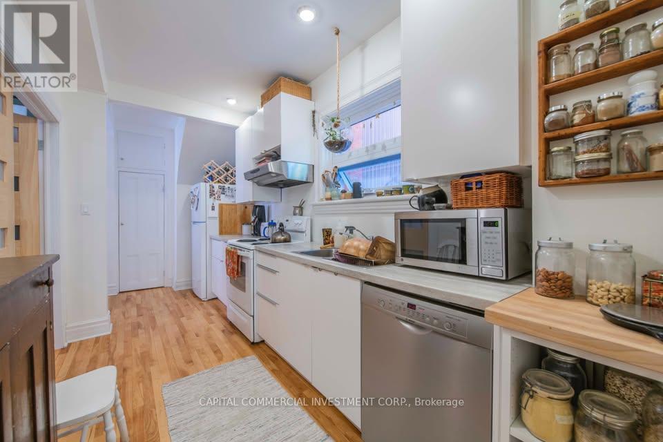 138 Bayswater Avenue, Ottawa, ON - Indoor Photo Showing Kitchen