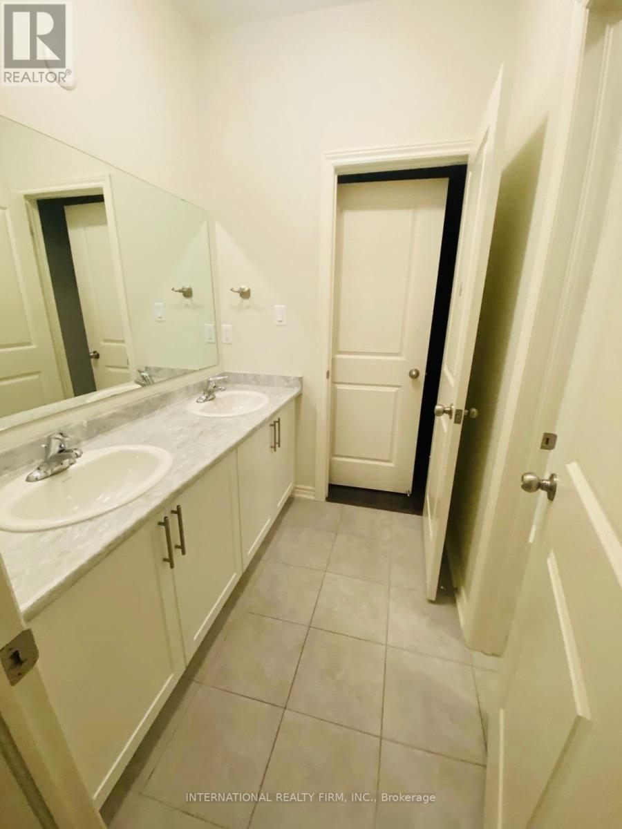 1222 Plymouth Drive, Oshawa, ON - Indoor Photo Showing Bathroom