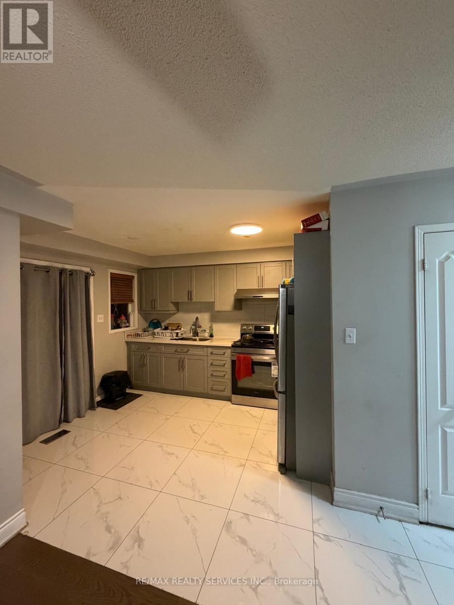 59 Larkspur Road E, Brampton, ON - Indoor Photo Showing Kitchen