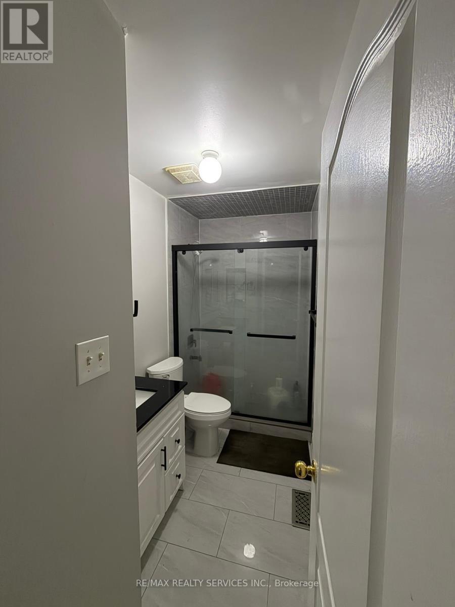 59 Larkspur Road E, Brampton, ON - Indoor Photo Showing Bathroom