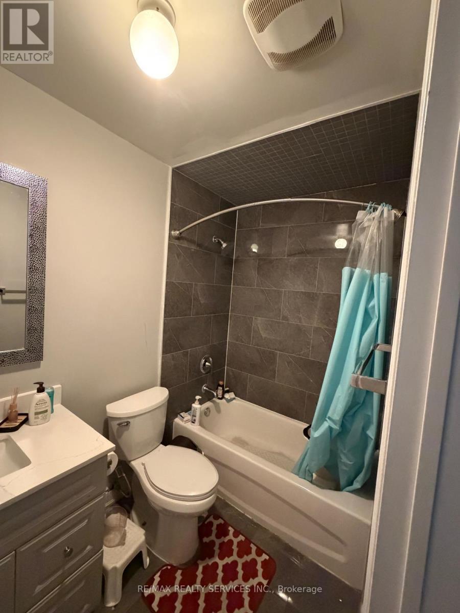 59 Larkspur Road E, Brampton, ON - Indoor Photo Showing Bathroom