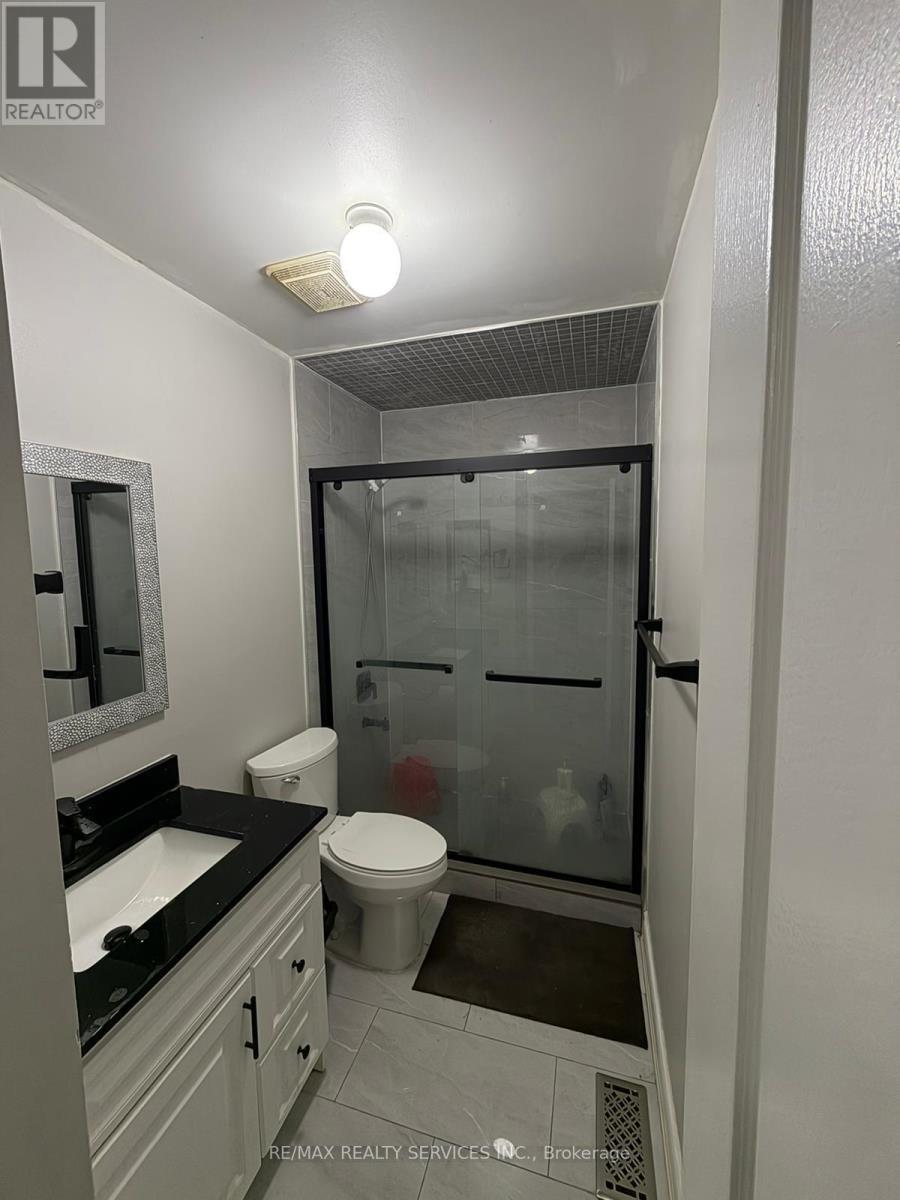 59 Larkspur Road E, Brampton, ON - Indoor Photo Showing Bathroom