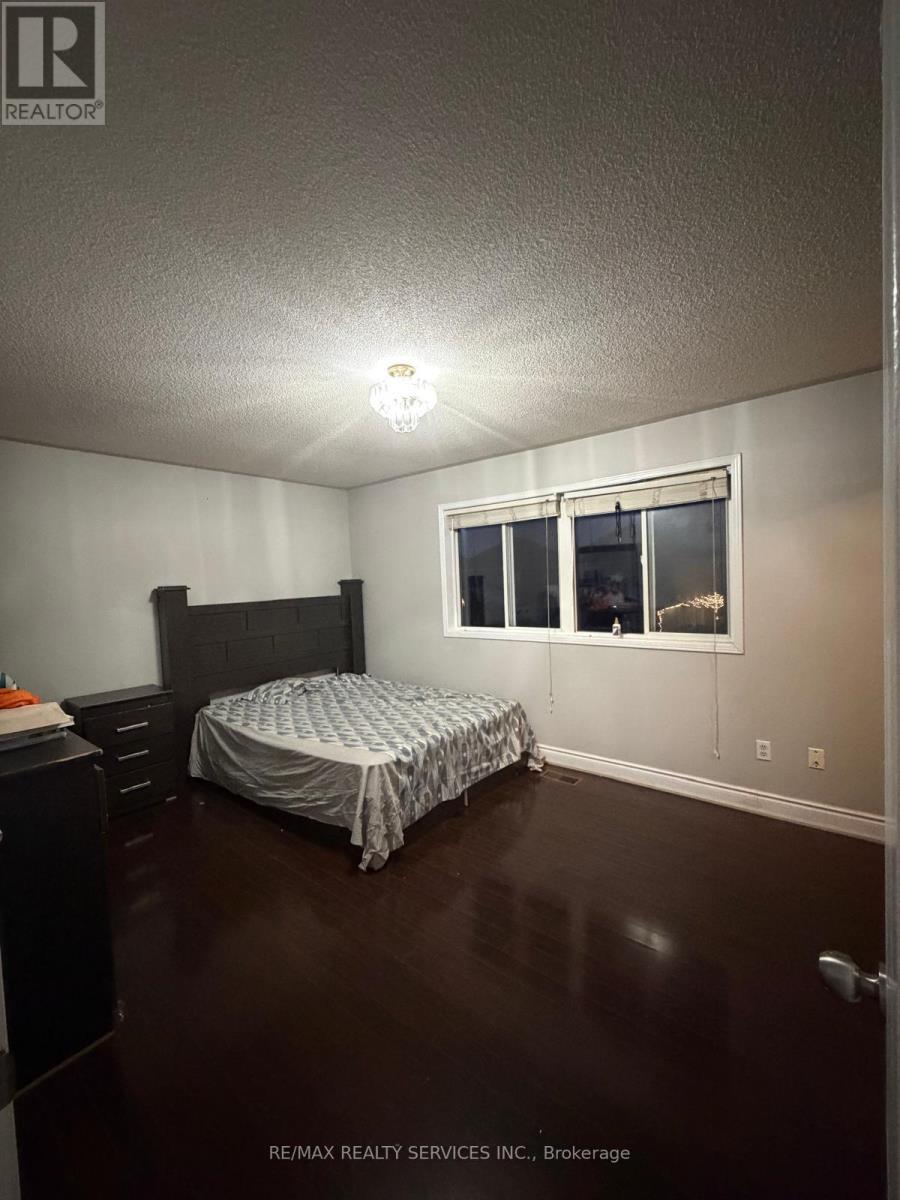 59 Larkspur Road E, Brampton, ON - Indoor Photo Showing Bedroom