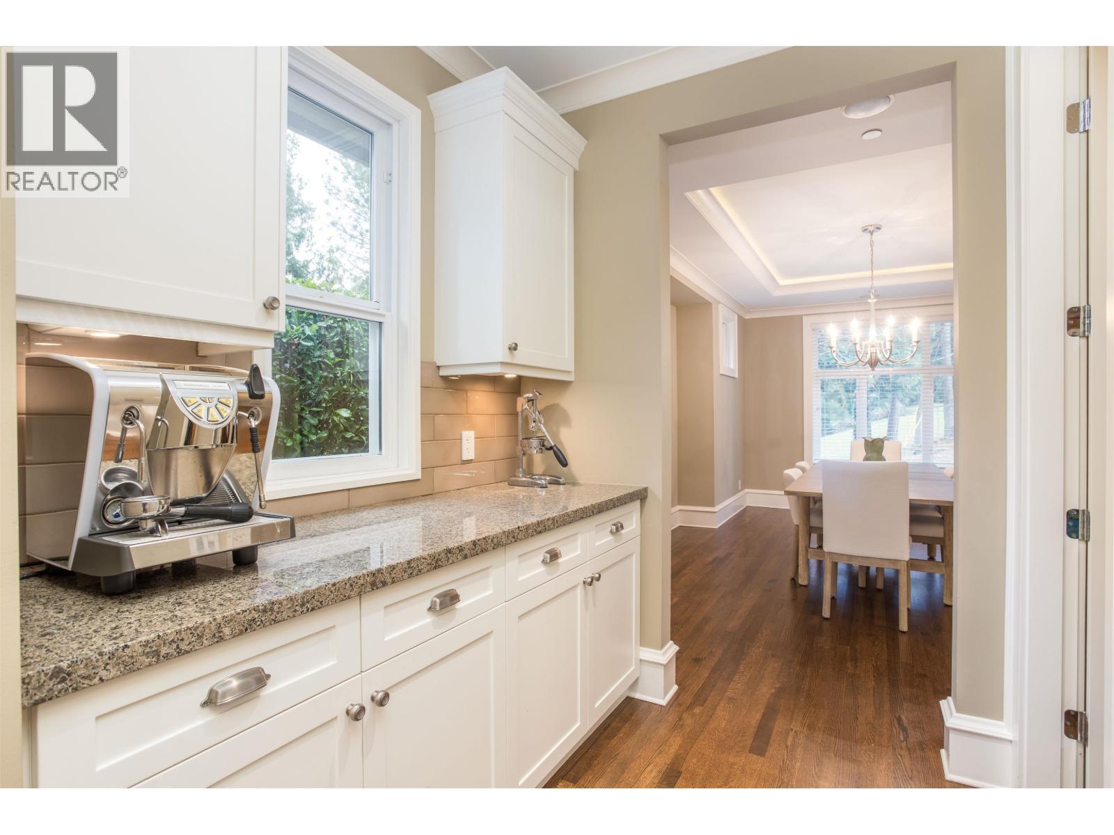 6417 Pitt Street, West Vancouver, BC - Indoor