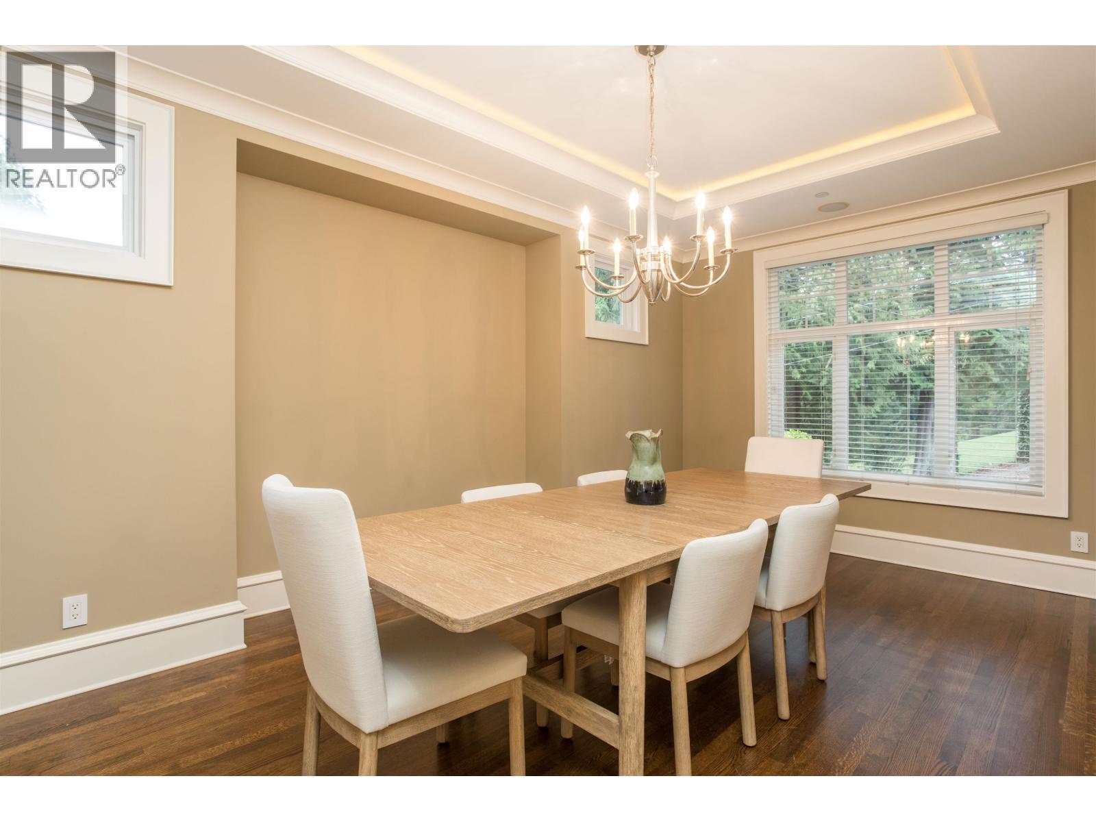 6417 Pitt Street, West Vancouver, BC - Indoor Photo Showing Dining Room