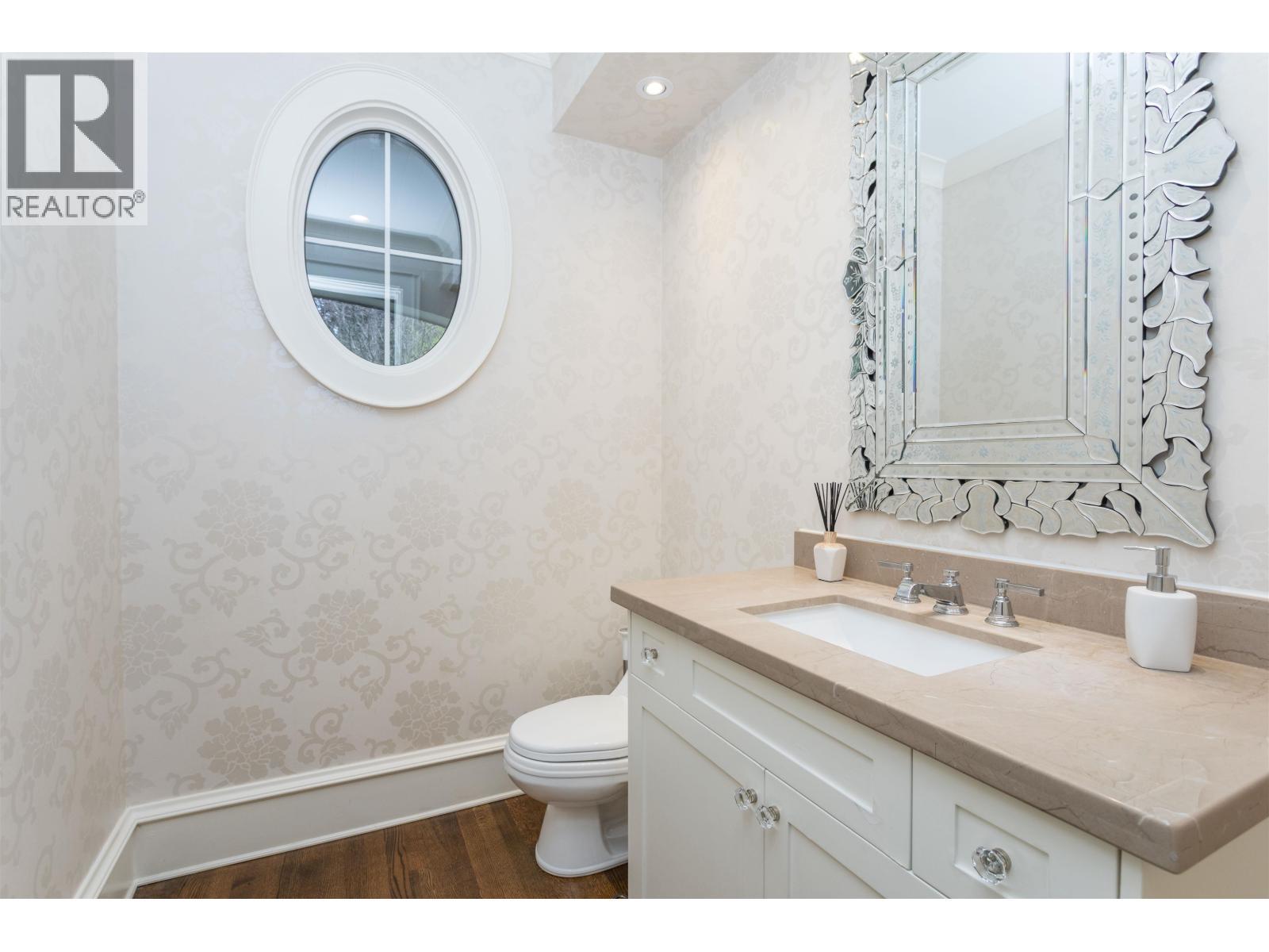 6417 Pitt Street, West Vancouver, BC - Indoor Photo Showing Bathroom
