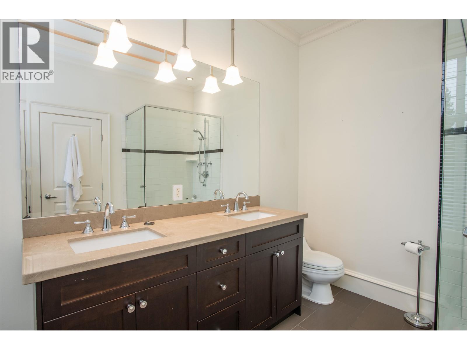 6417 Pitt Street, West Vancouver, BC - Indoor Photo Showing Bathroom
