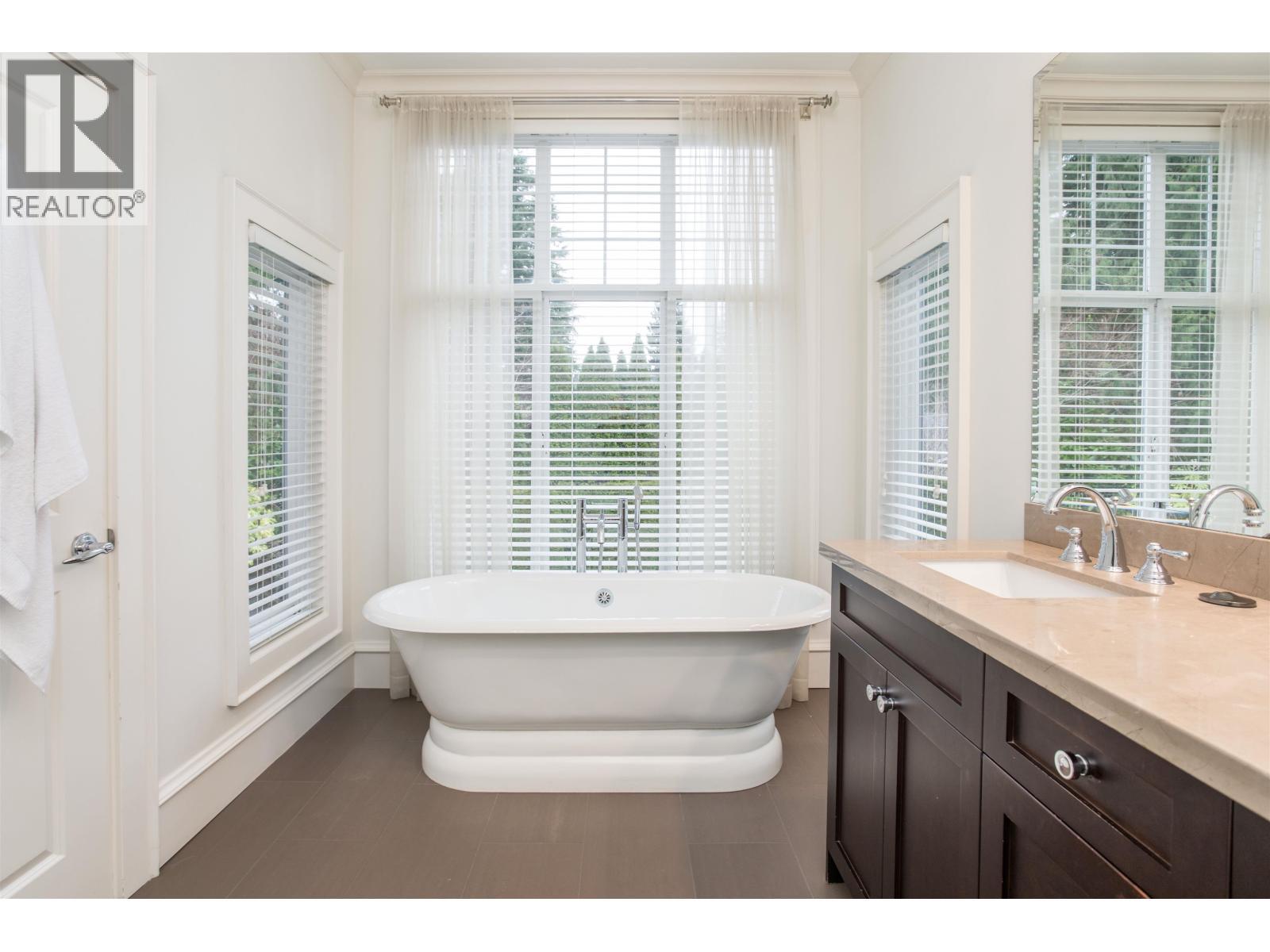 6417 Pitt Street, West Vancouver, BC - Indoor Photo Showing Bathroom