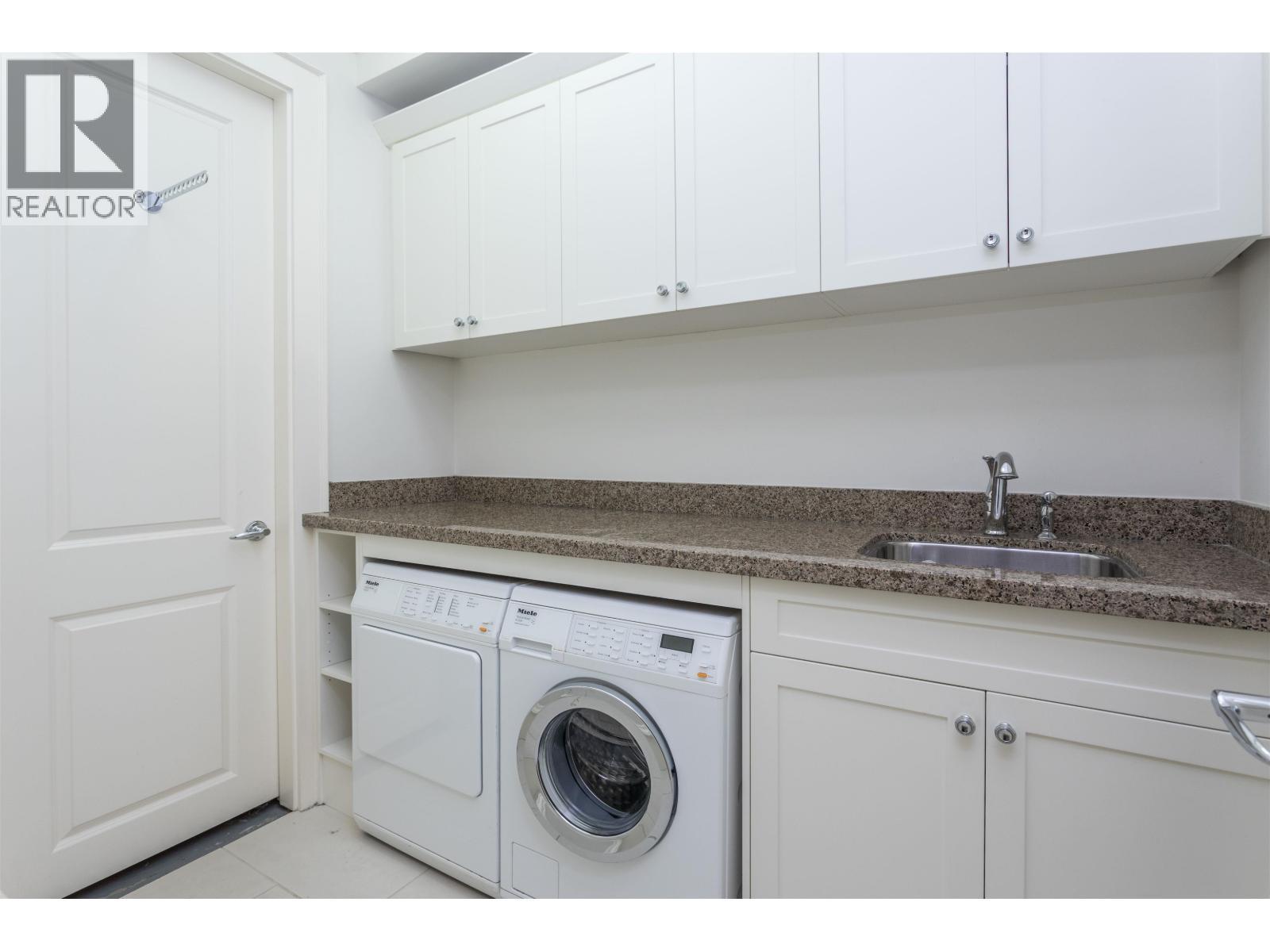 6417 Pitt Street, West Vancouver, BC - Indoor Photo Showing Laundry Room