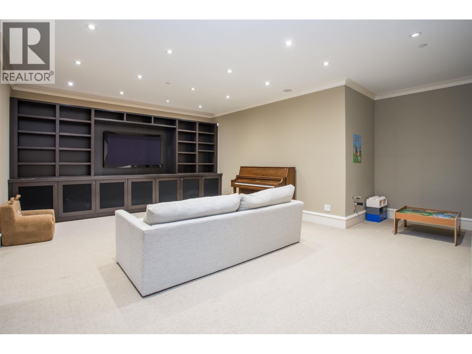 6417 Pitt Street, West Vancouver, BC - Indoor