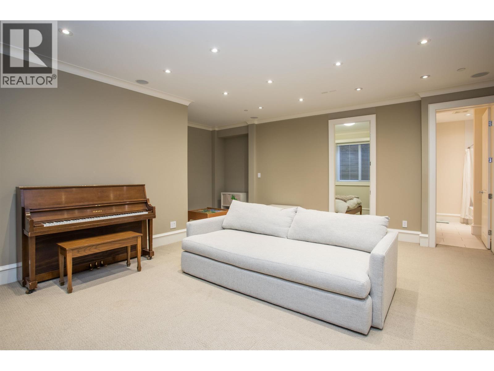 6417 Pitt Street, West Vancouver, BC - Indoor