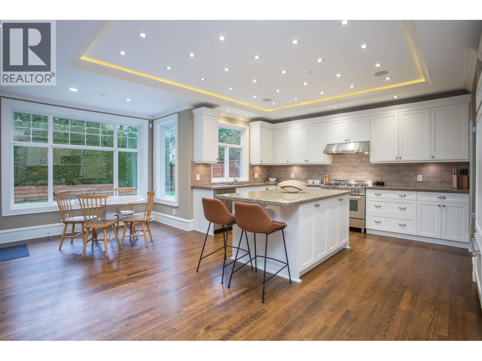 6417 Pitt Street, West Vancouver, BC - Indoor