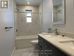 Main Floor 5 Piece Bath -