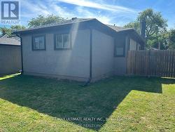 10 Columbia St Yard -