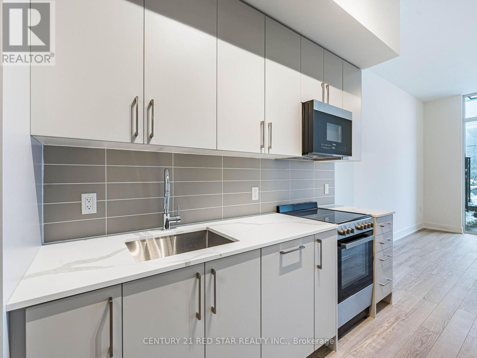 119 - 2075 King Road, King, ON - Indoor Photo Showing Kitchen With Upgraded Kitchen
