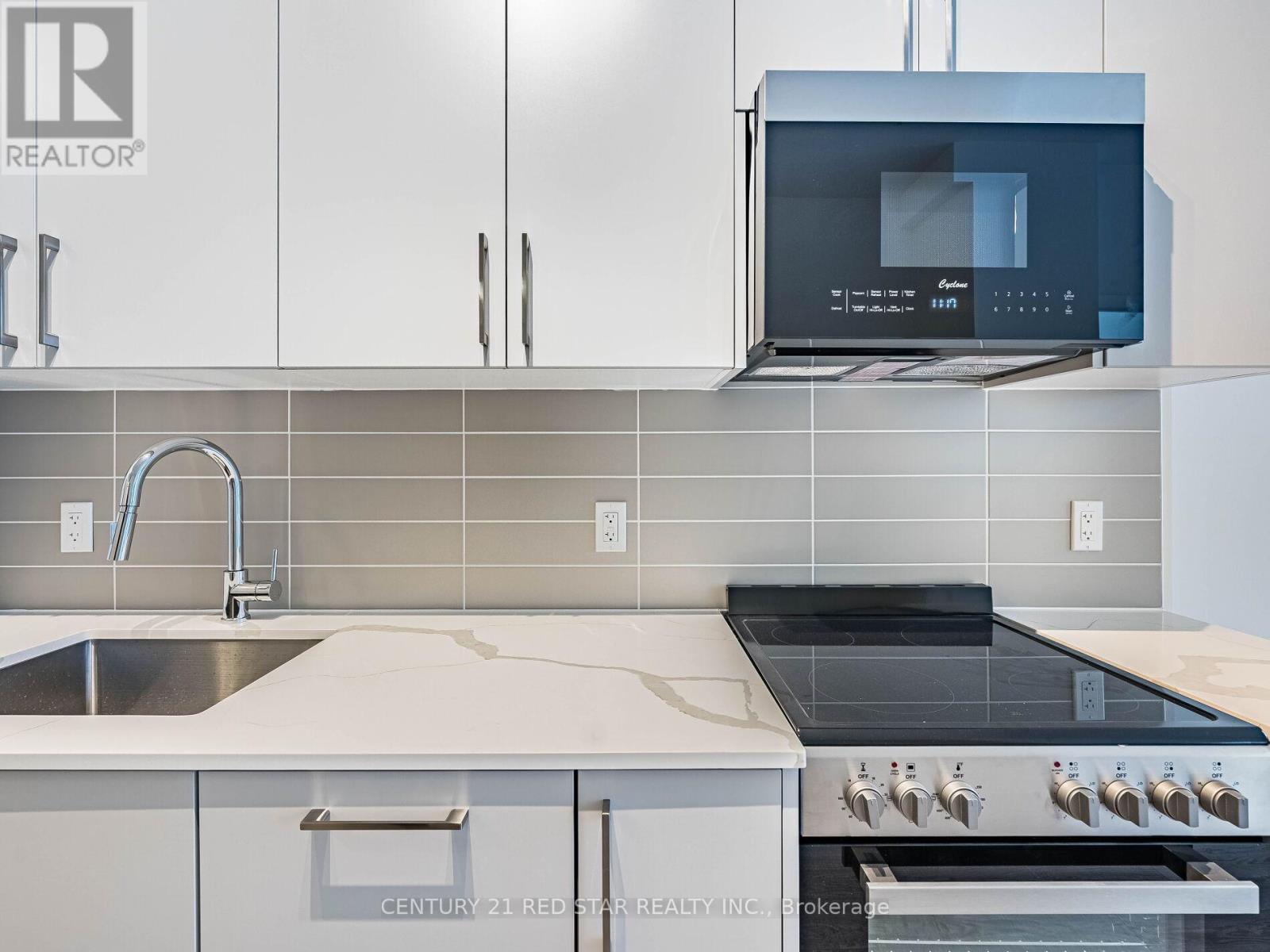 119 - 2075 King Road, King, ON - Indoor Photo Showing Kitchen With Upgraded Kitchen