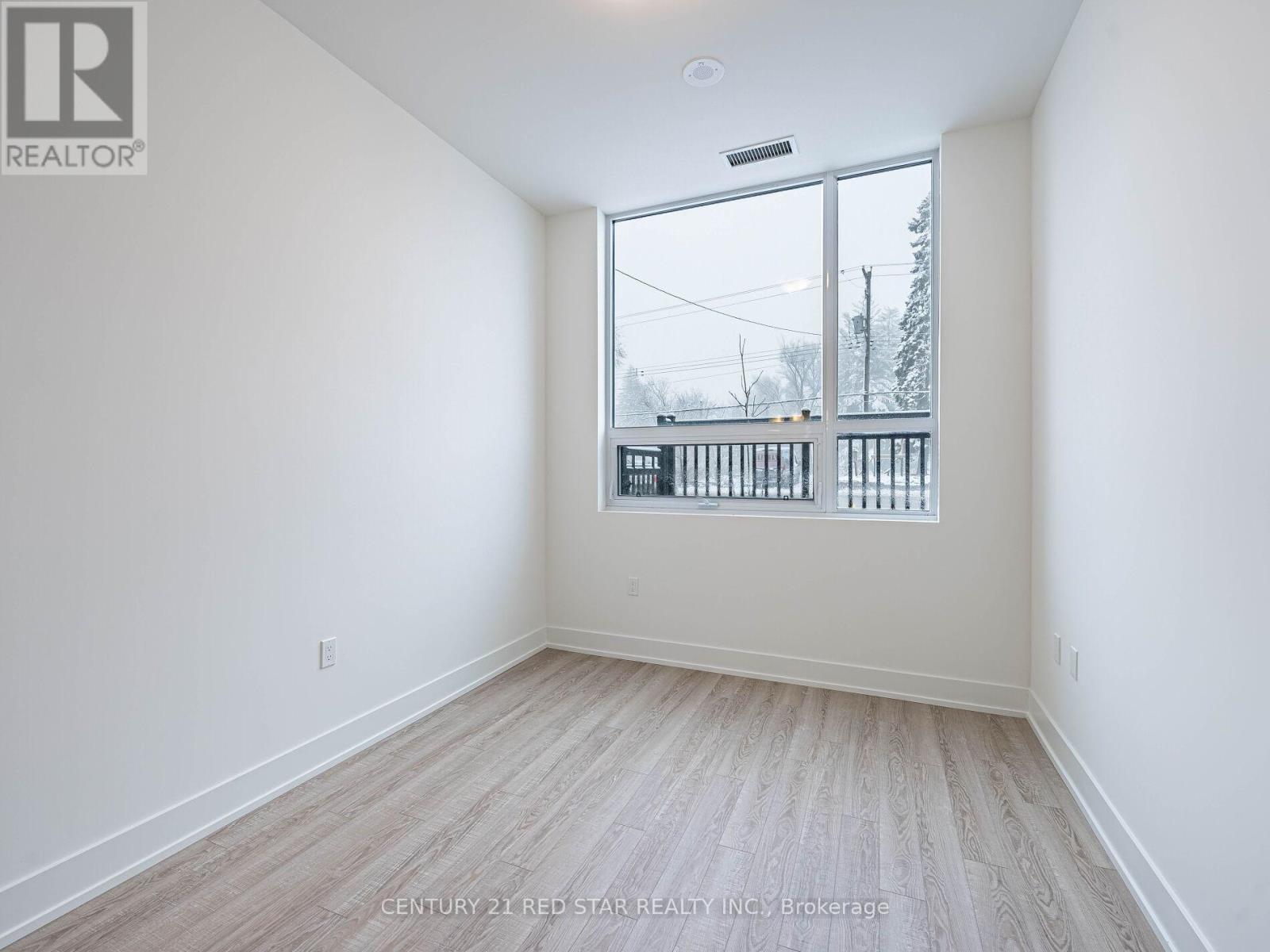 119 - 2075 King Road, King, ON - Indoor Photo Showing Other Room