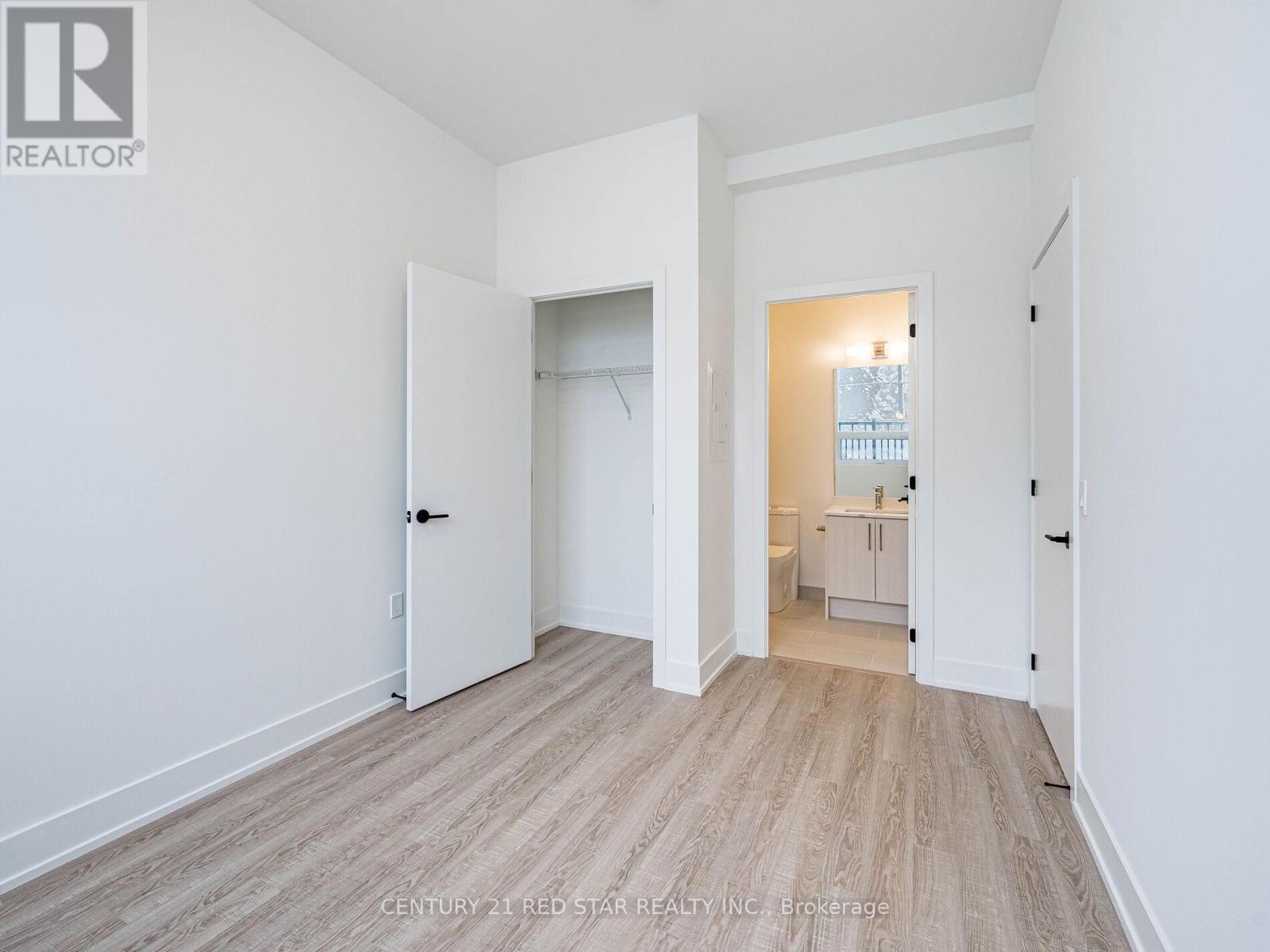 119 - 2075 King Road, King, ON - Indoor Photo Showing Other Room