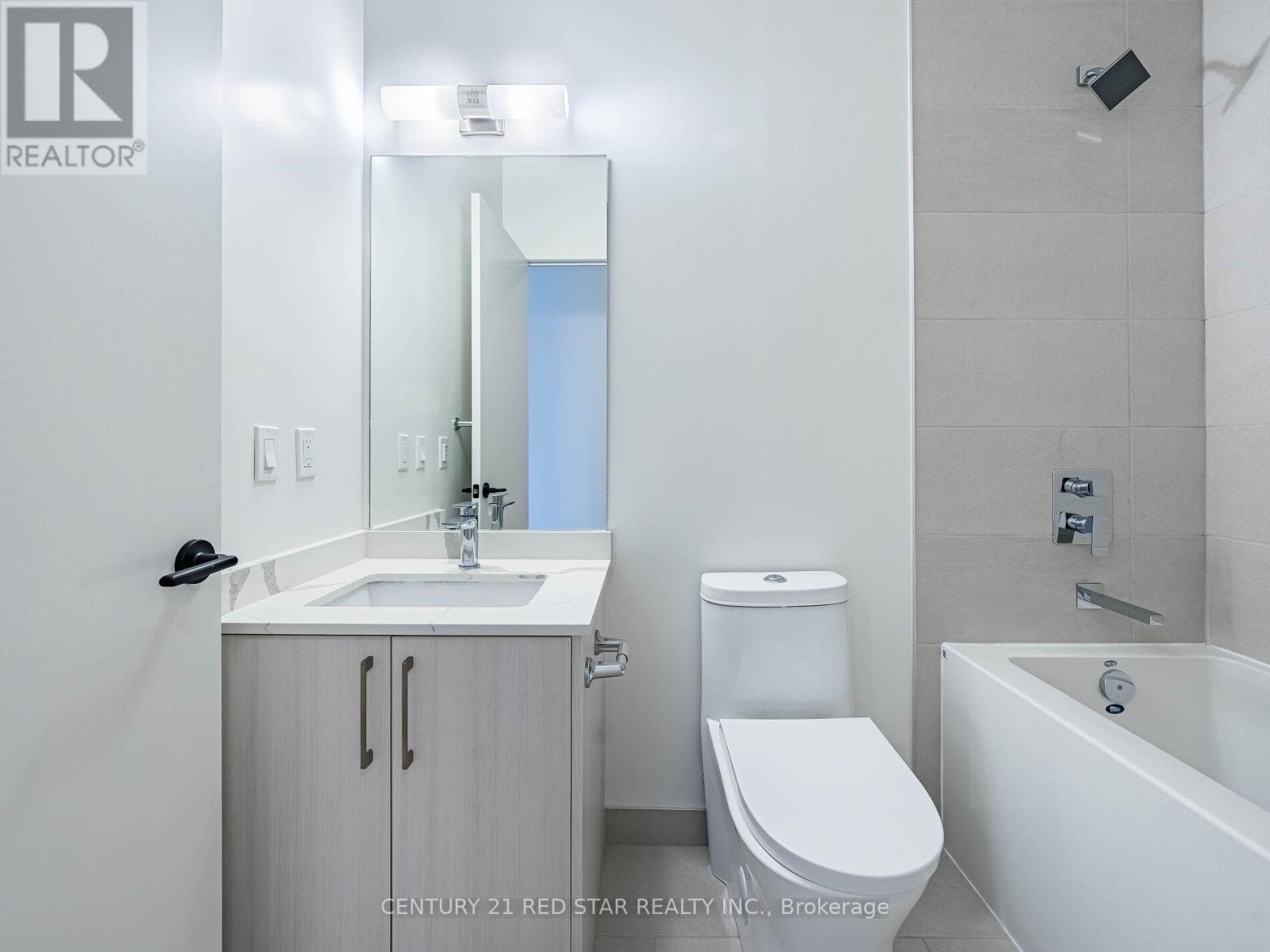 119 - 2075 King Road, King, ON - Indoor Photo Showing Bathroom