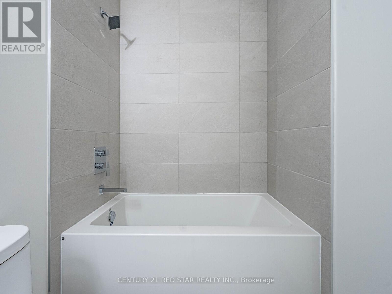 119 - 2075 King Road, King, ON - Indoor Photo Showing Bathroom