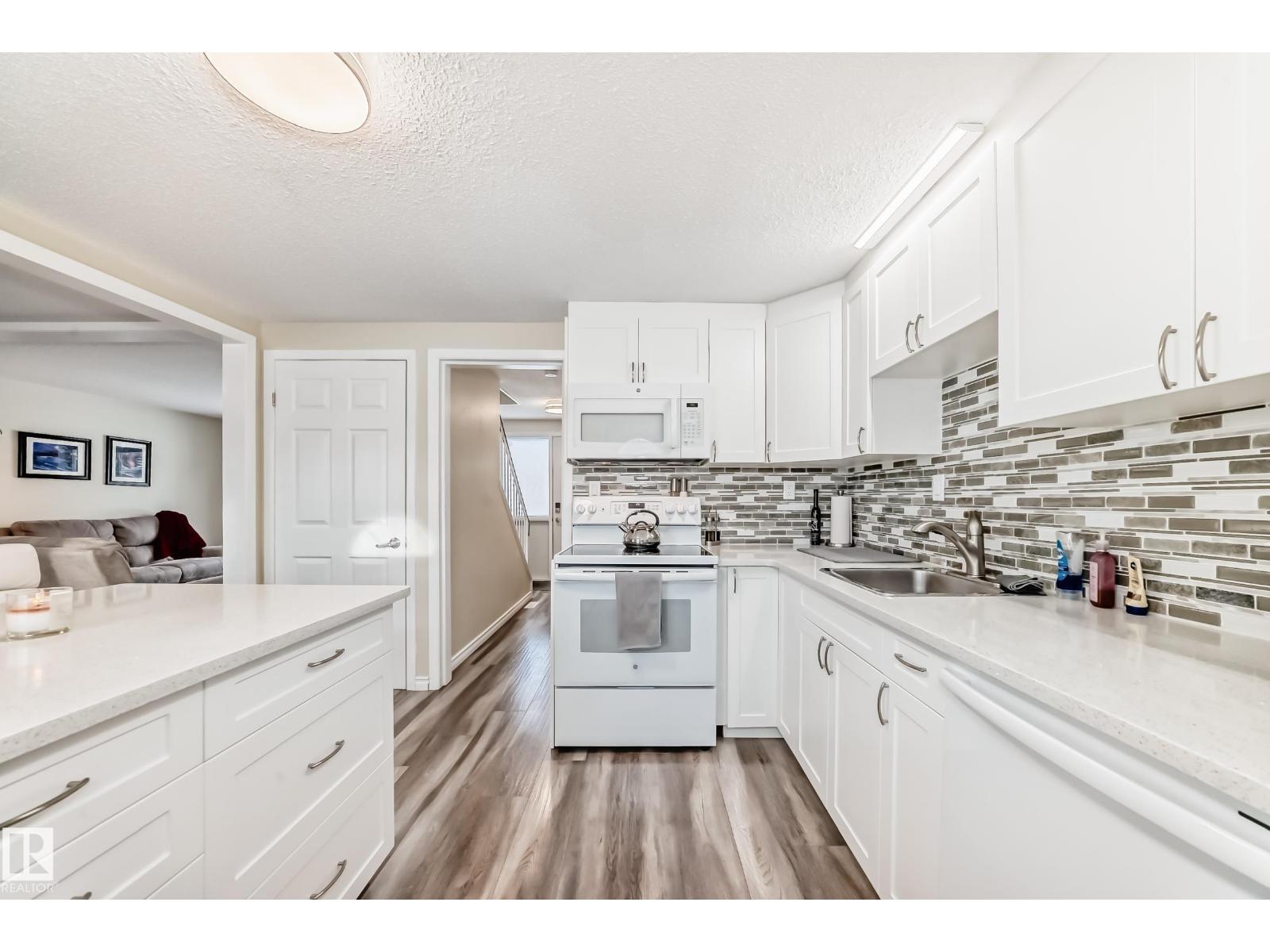 66 Ridgewood, St. Albert, AB - Indoor Photo Showing Kitchen With Upgraded Kitchen