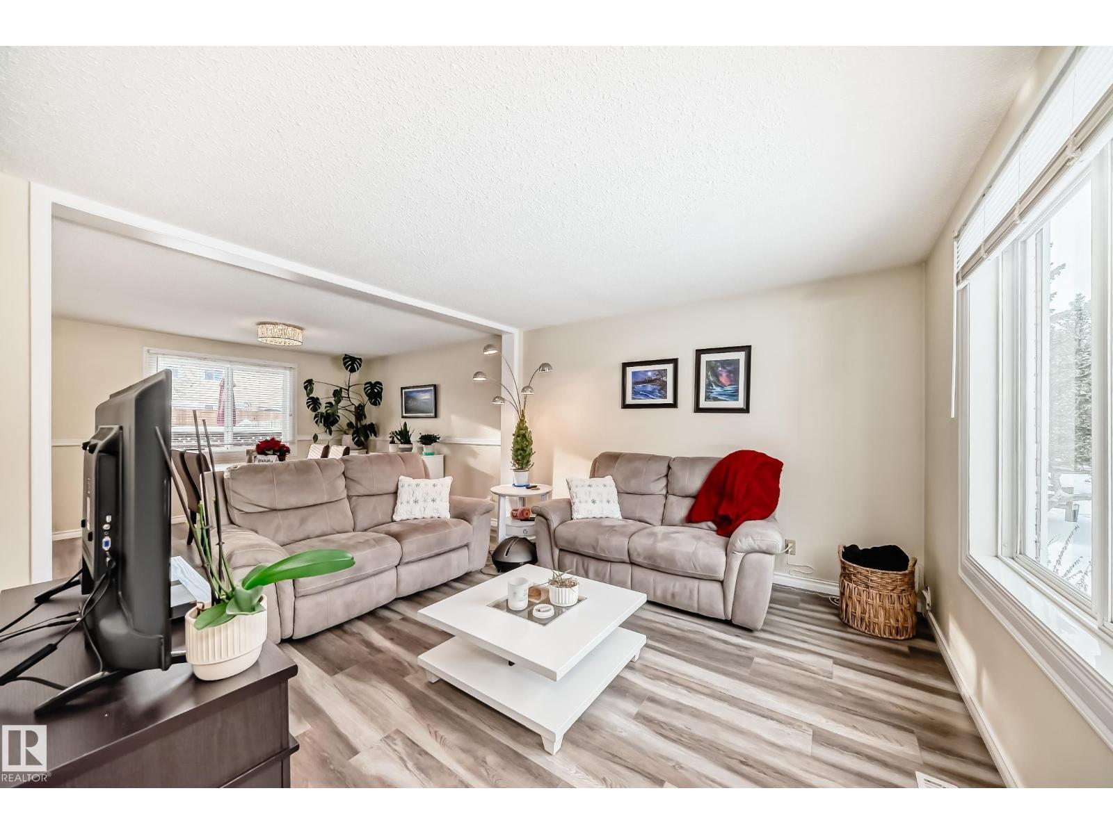 66 Ridgewood, St. Albert, AB - Indoor Photo Showing Living Room