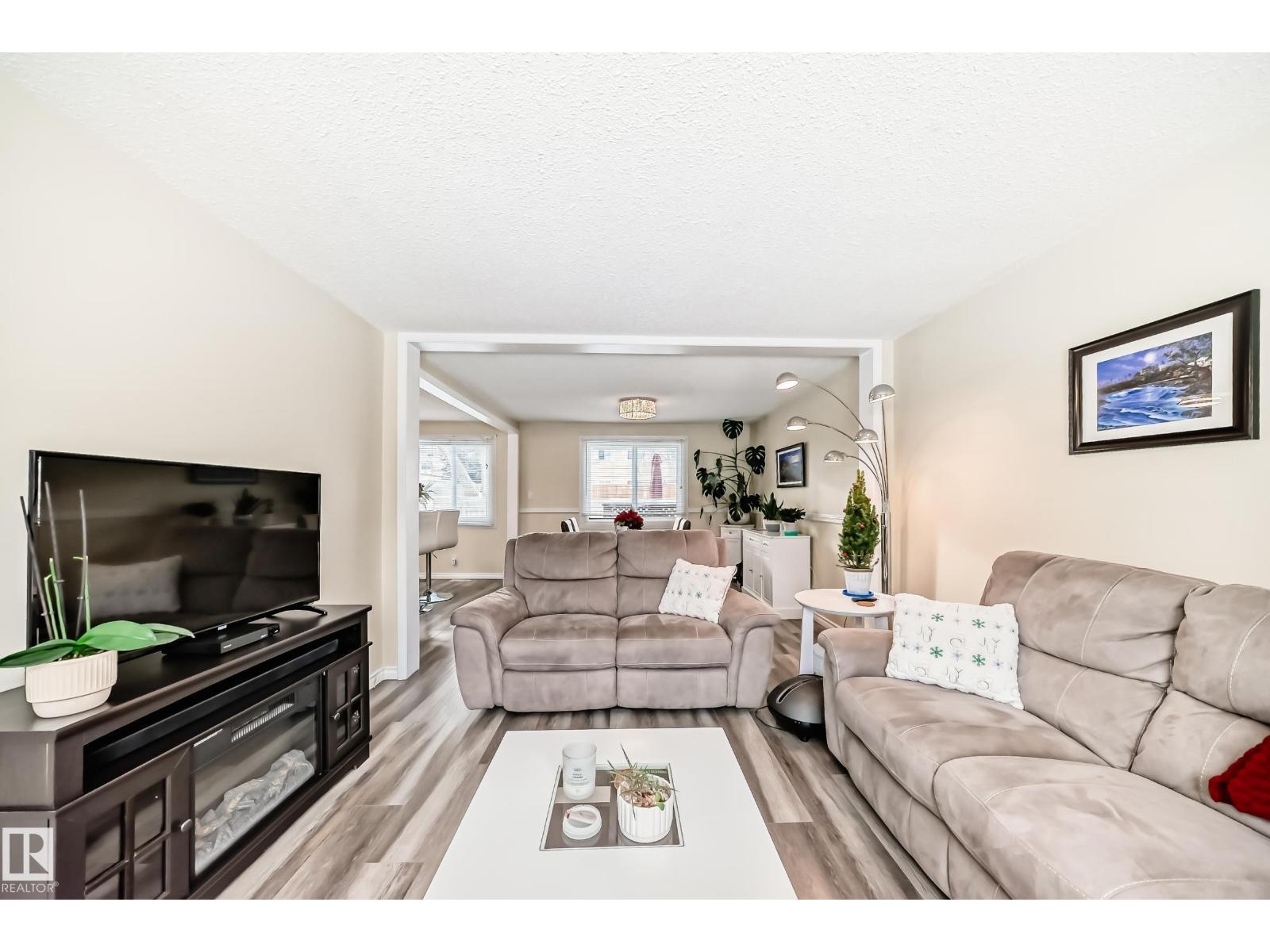 66 Ridgewood, St. Albert, AB - Indoor Photo Showing Living Room