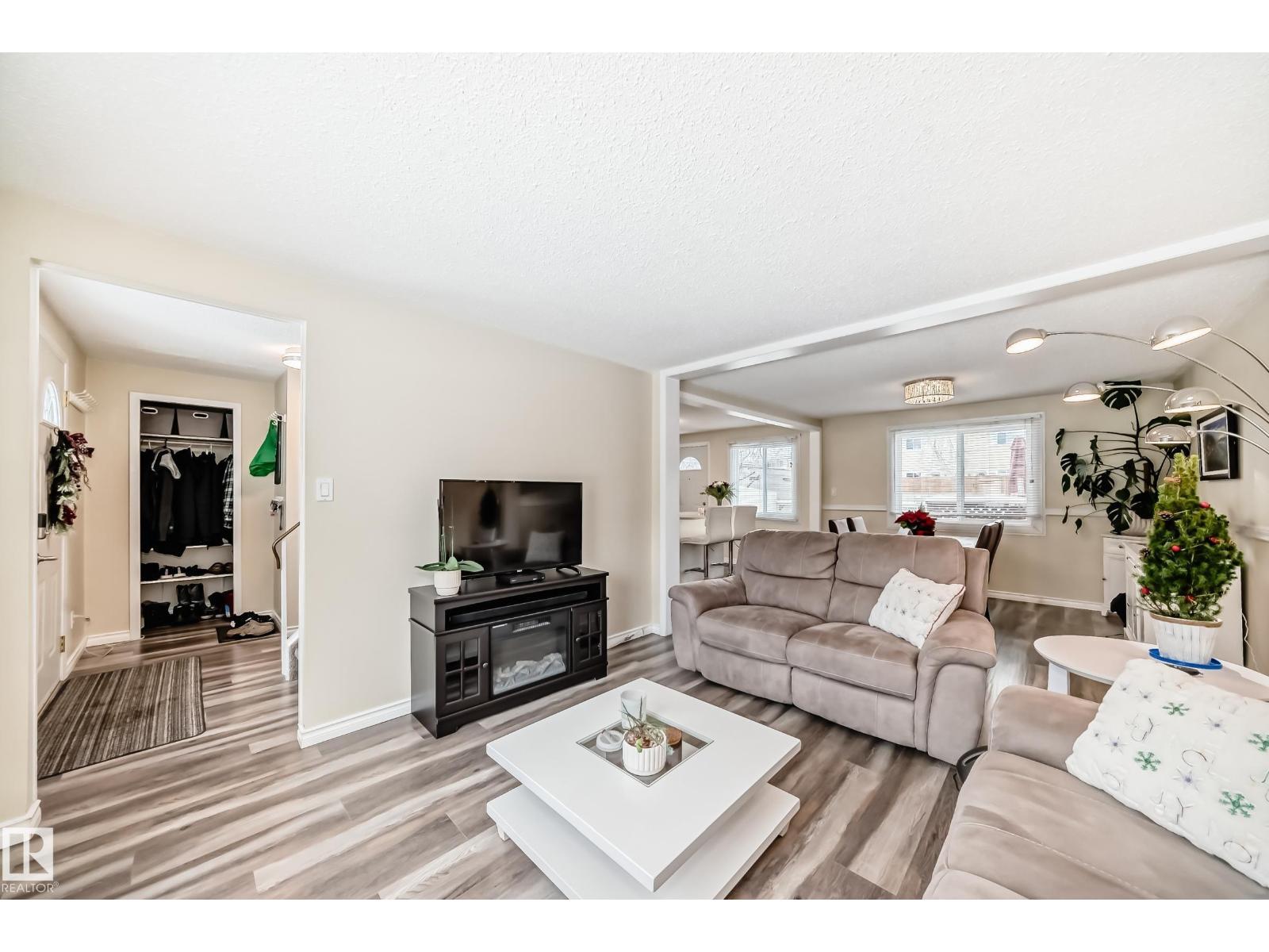 66 Ridgewood, St. Albert, AB - Indoor Photo Showing Living Room