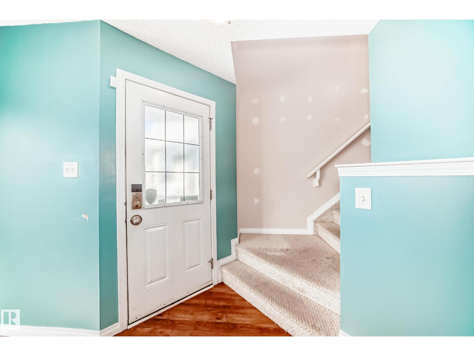 2805 25 St Nw, Edmonton, AB - Indoor Photo Showing Other Room