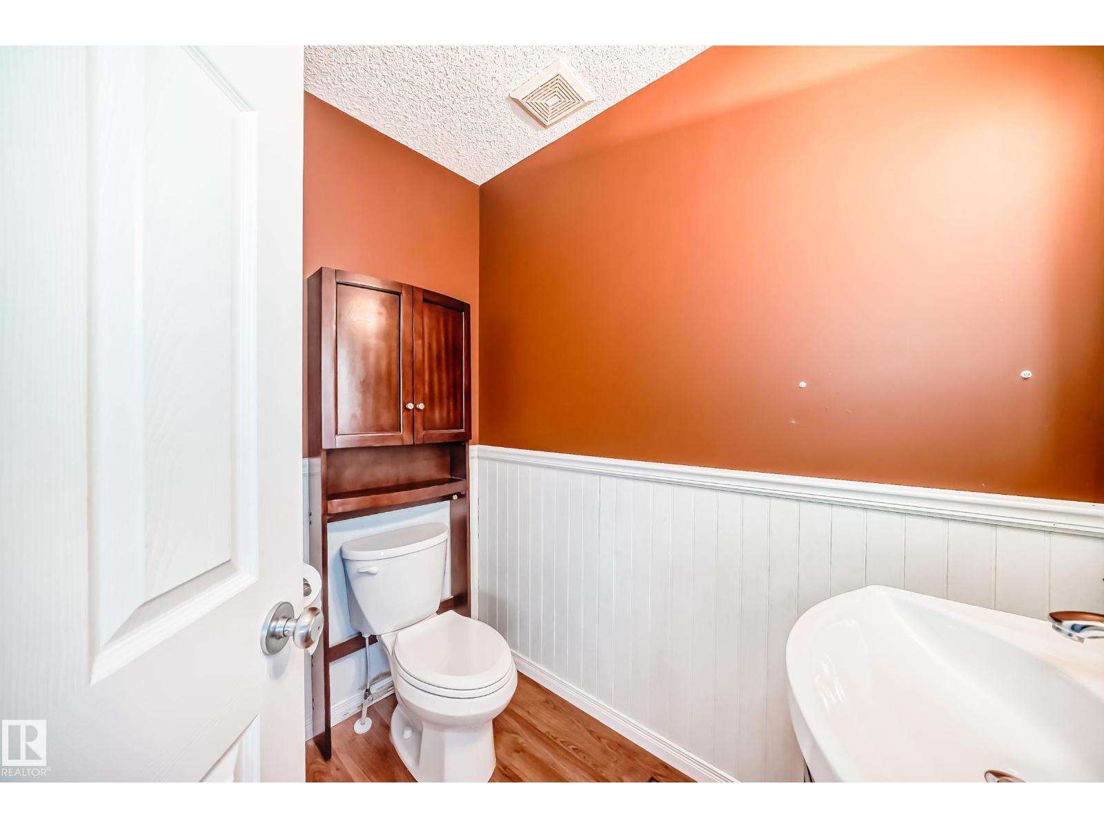 2805 25 St Nw, Edmonton, AB - Indoor Photo Showing Bathroom