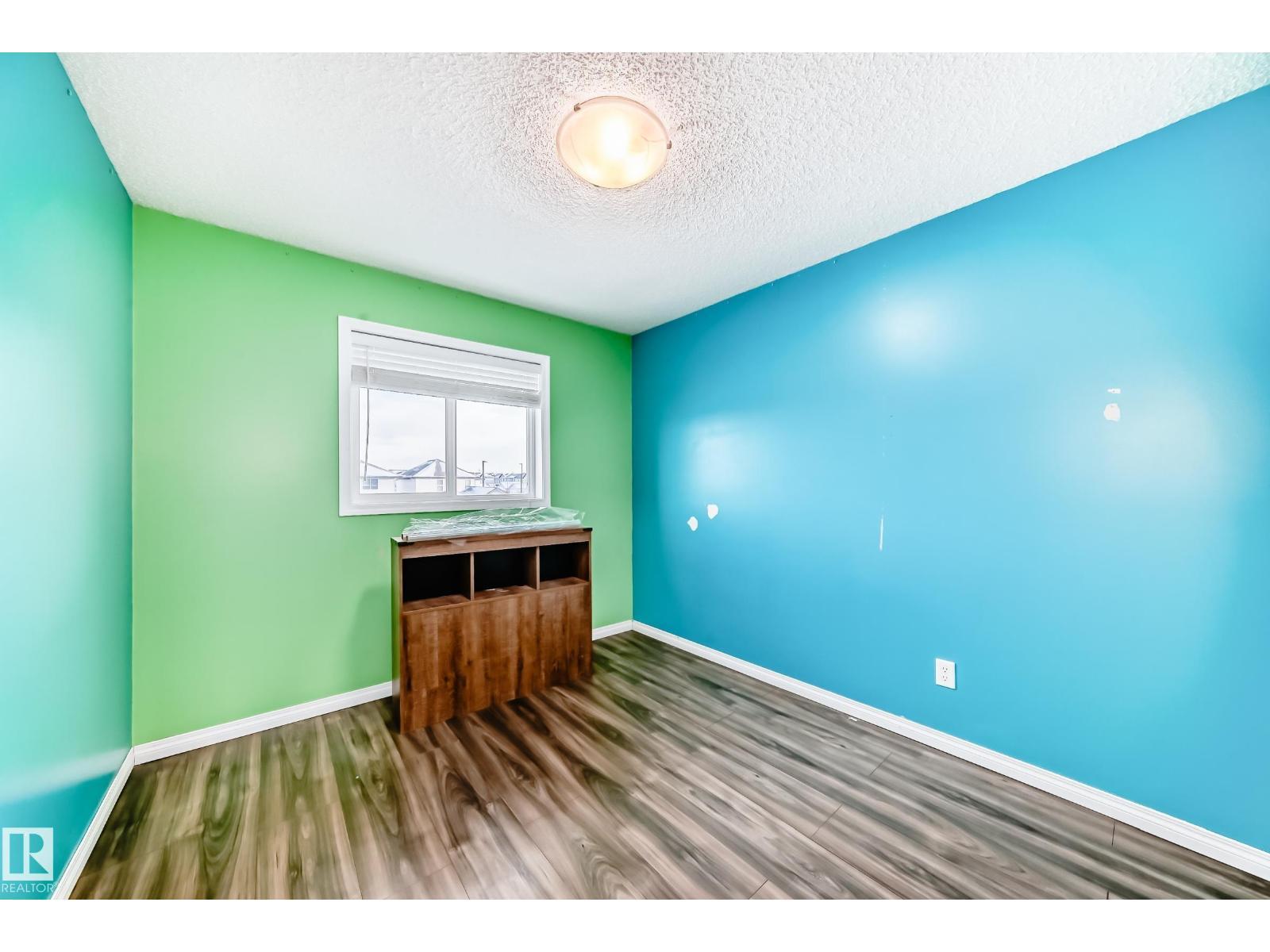 2805 25 St Nw, Edmonton, AB - Indoor Photo Showing Other Room